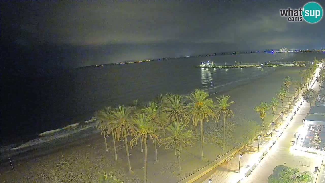 Kamera v Živo Roses plaža – pogled s hotela Montecarlo