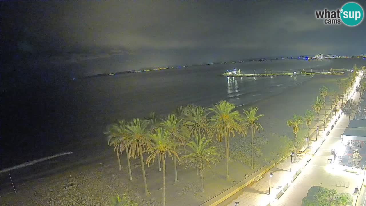 Kamera v Živo Roses plaža – pogled s hotela Montecarlo