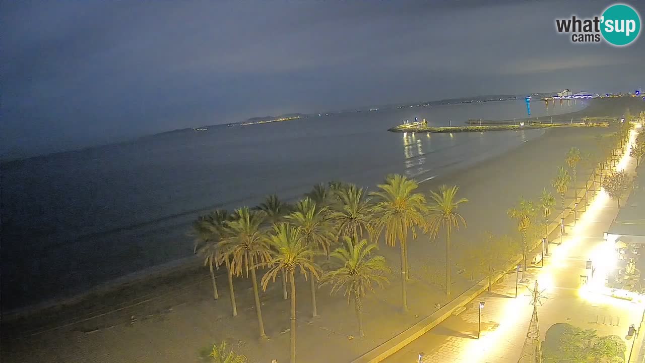 Kamera v Živo Roses plaža – pogled s hotela Montecarlo