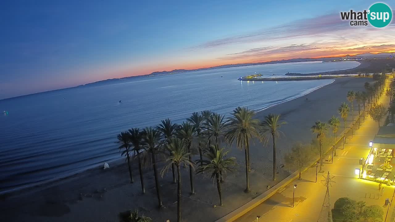 Kamera v Živo Roses plaža – pogled s hotela Montecarlo