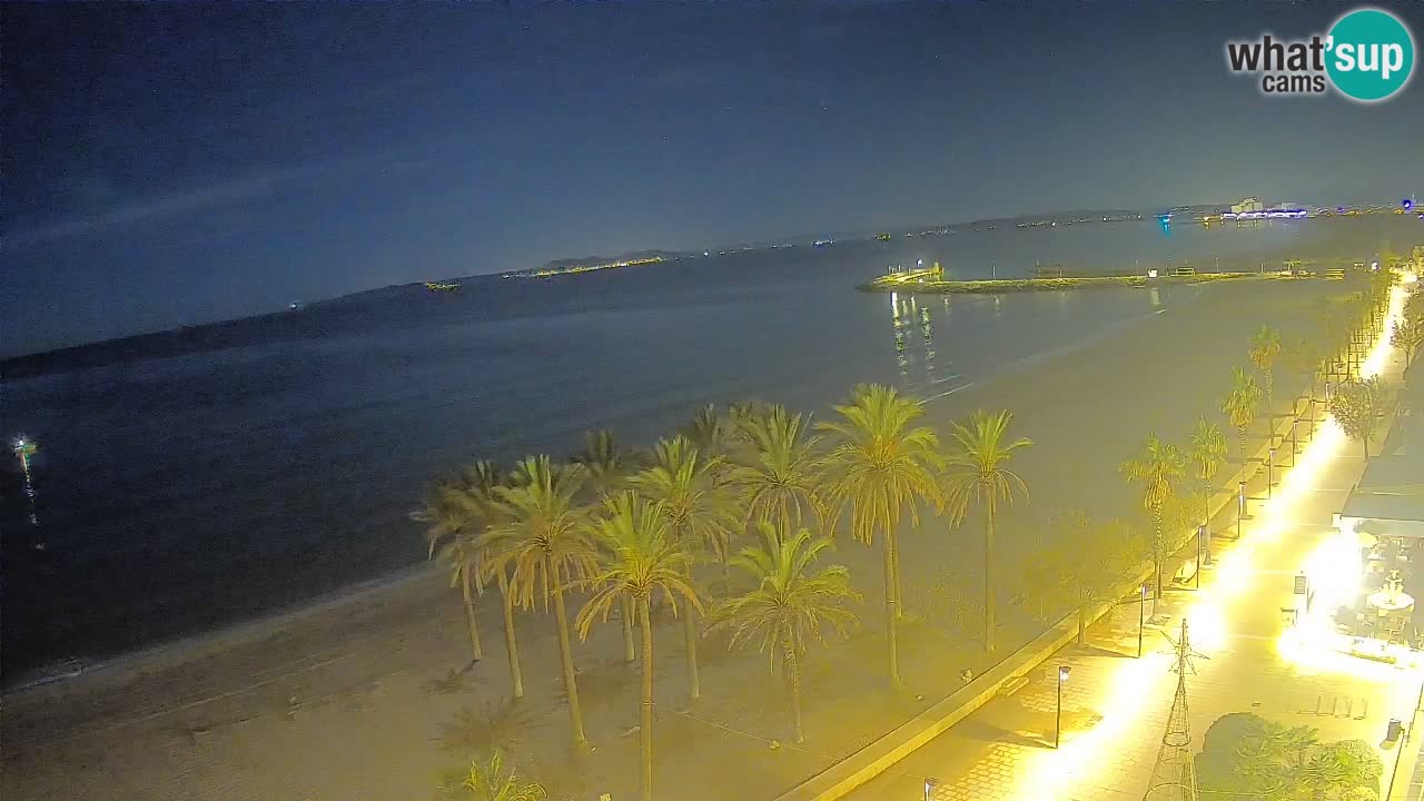 Kamera v Živo Roses plaža – pogled s hotela Montecarlo