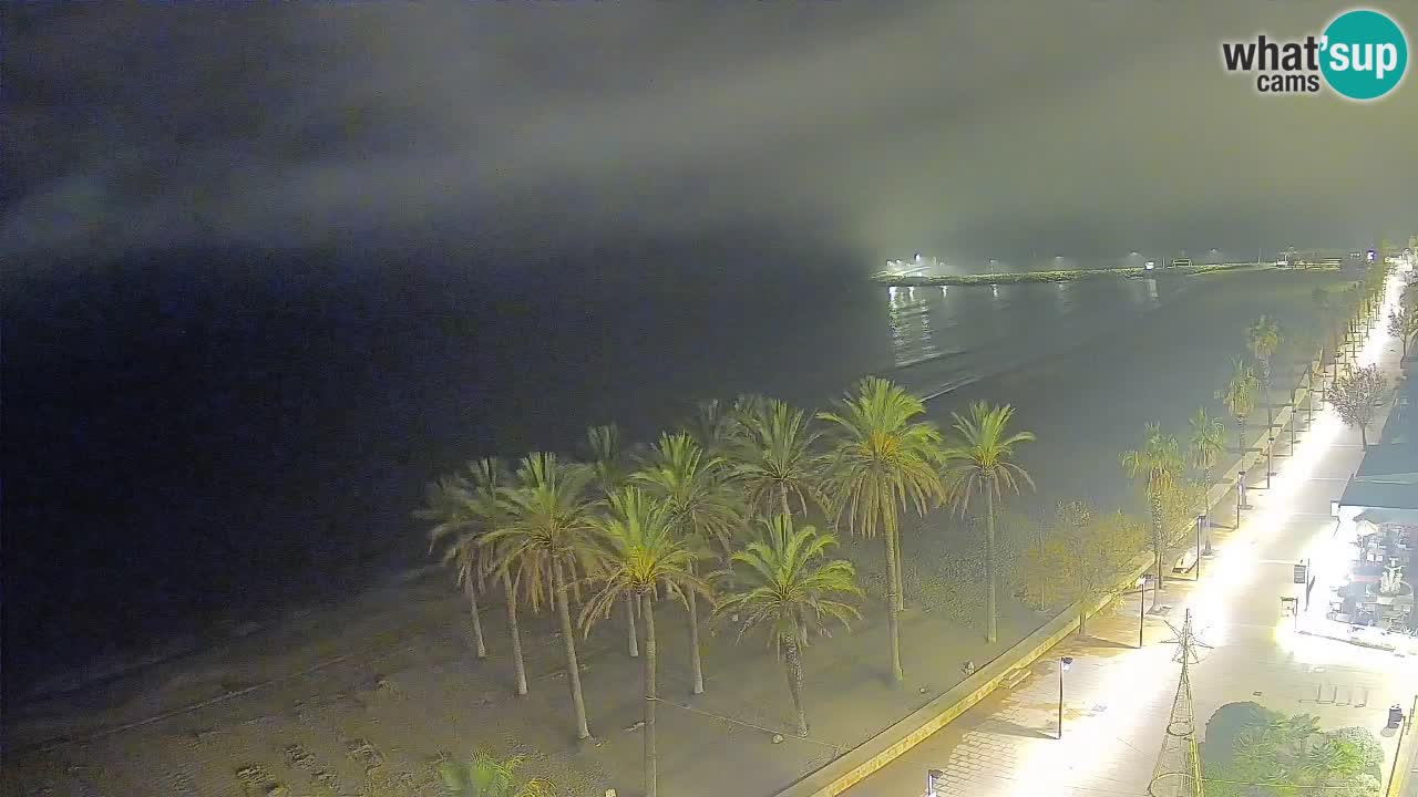 Kamera v Živo Roses plaža – pogled s hotela Montecarlo