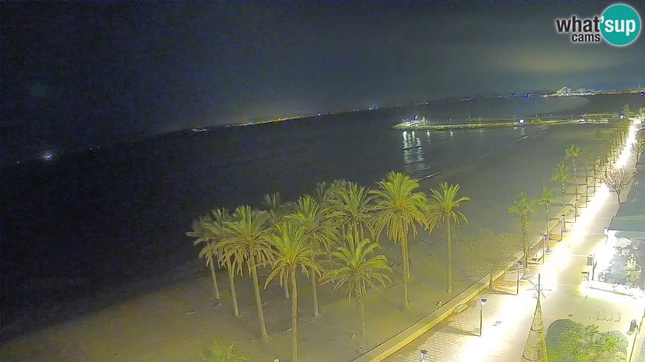 Kamera v Živo Roses plaža – pogled s hotela Montecarlo