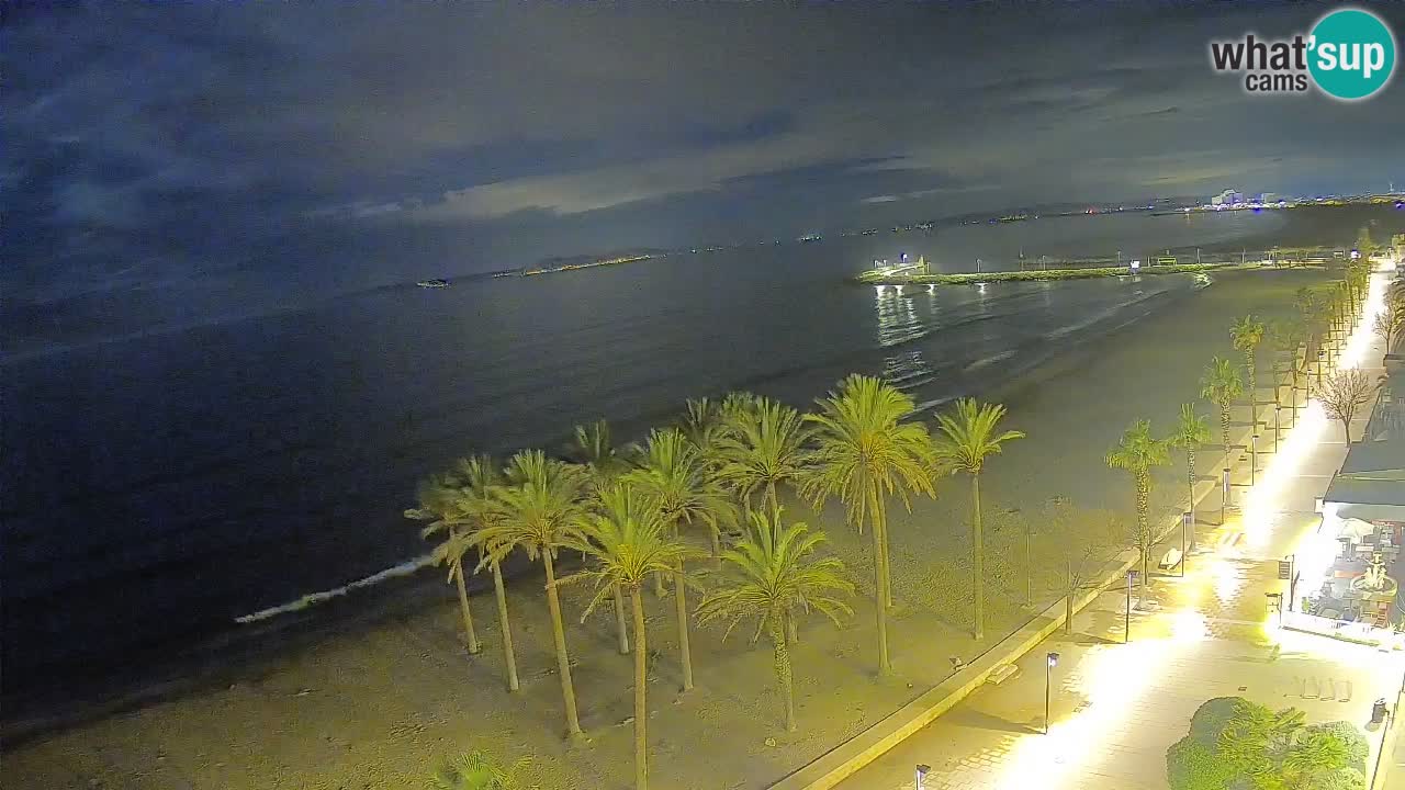 Kamera v Živo Roses plaža – pogled s hotela Montecarlo