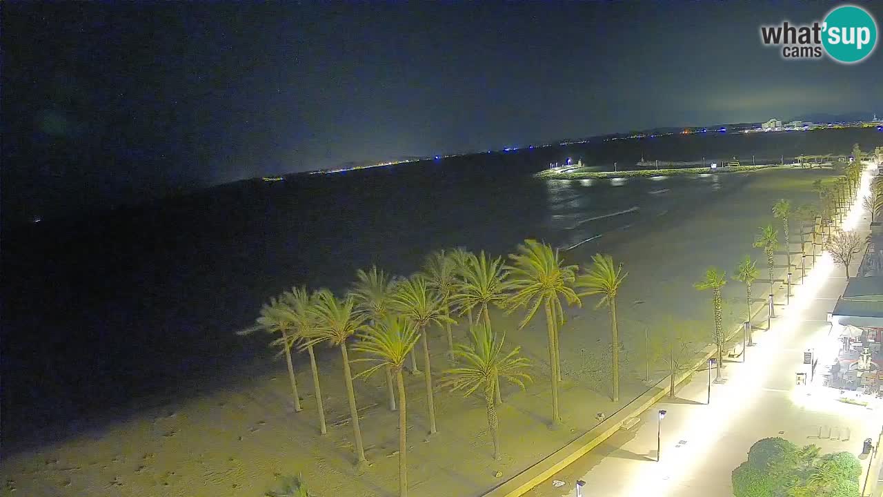 Kamera v Živo Roses plaža – pogled s hotela Montecarlo