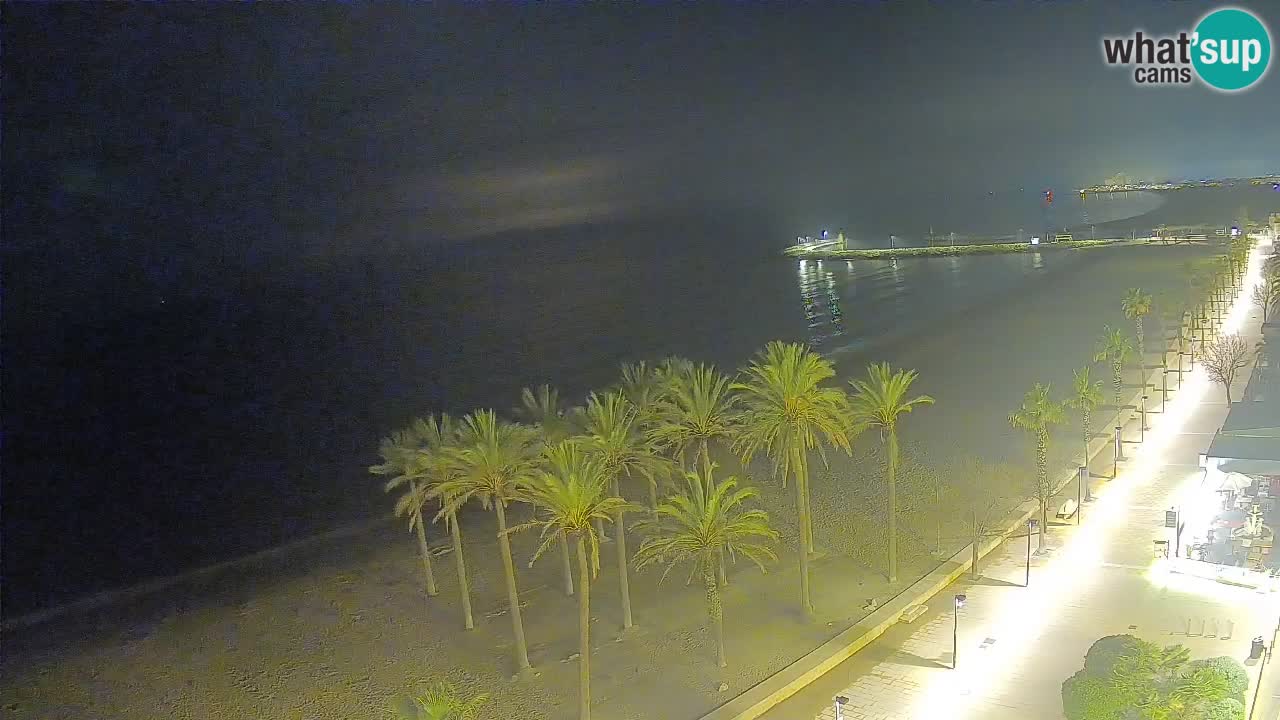 Kamera v Živo Roses plaža – pogled s hotela Montecarlo