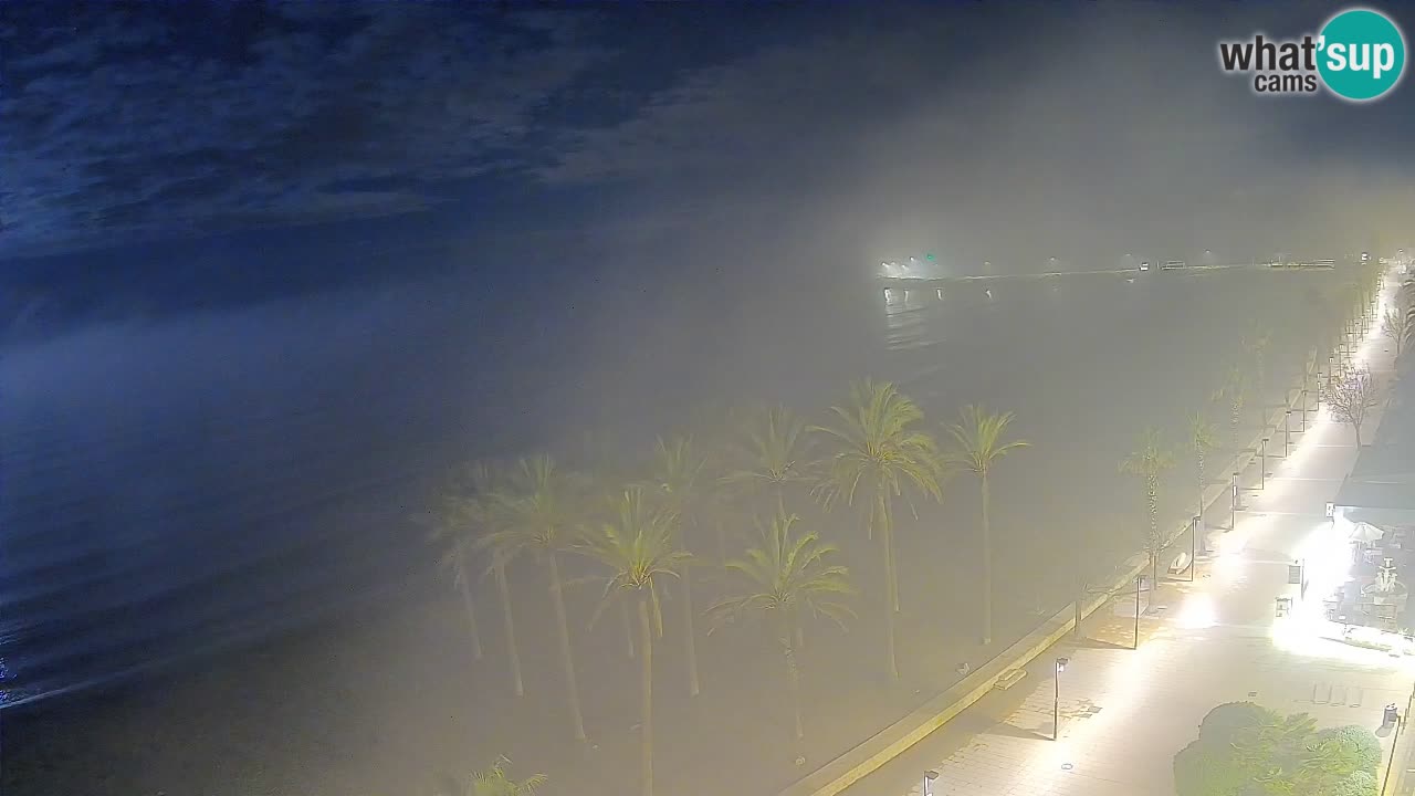 Kamera v Živo Roses plaža – pogled s hotela Montecarlo