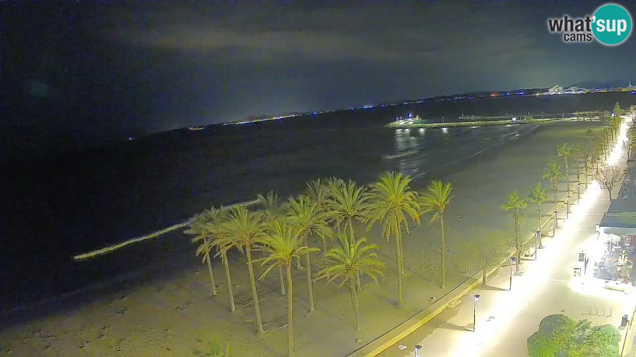 Kamera v Živo Roses plaža – pogled s hotela Montecarlo