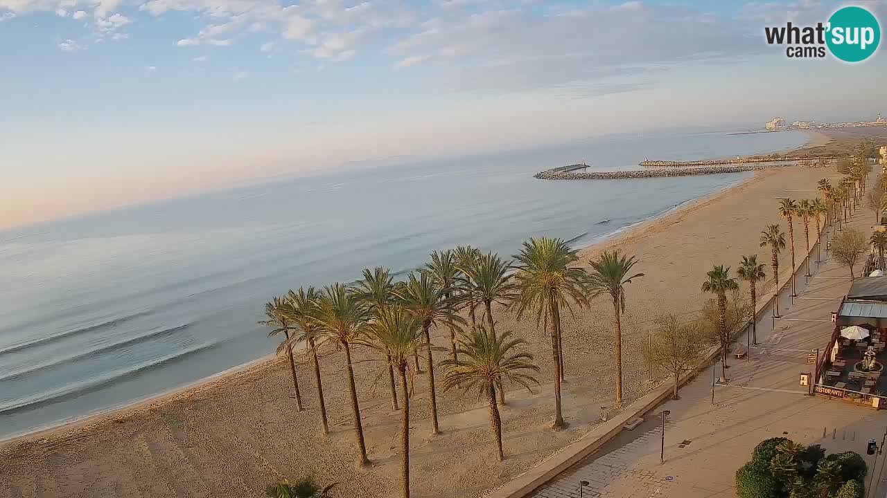 Kamera v Živo Roses plaža – pogled s hotela Montecarlo