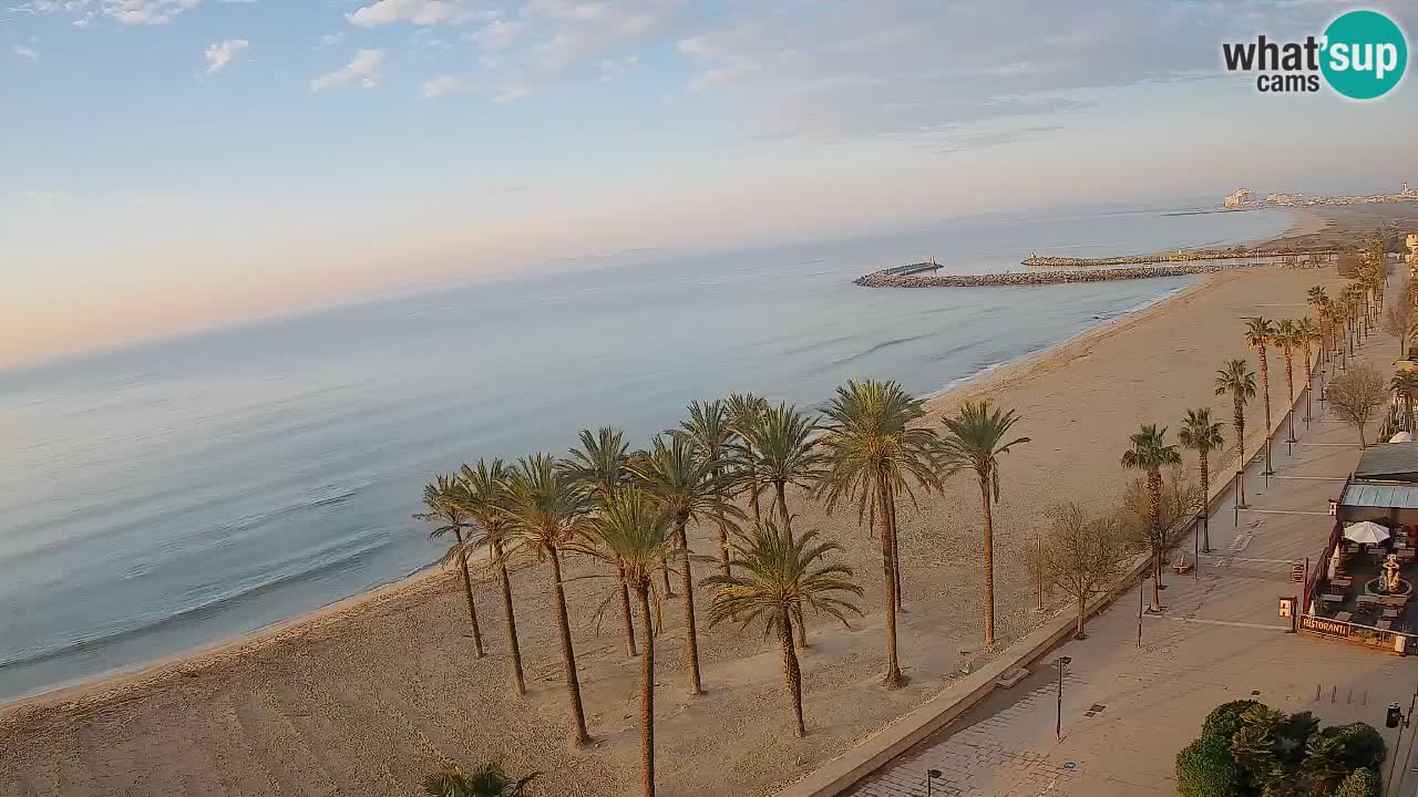 Kamera v Živo Roses plaža – pogled s hotela Montecarlo