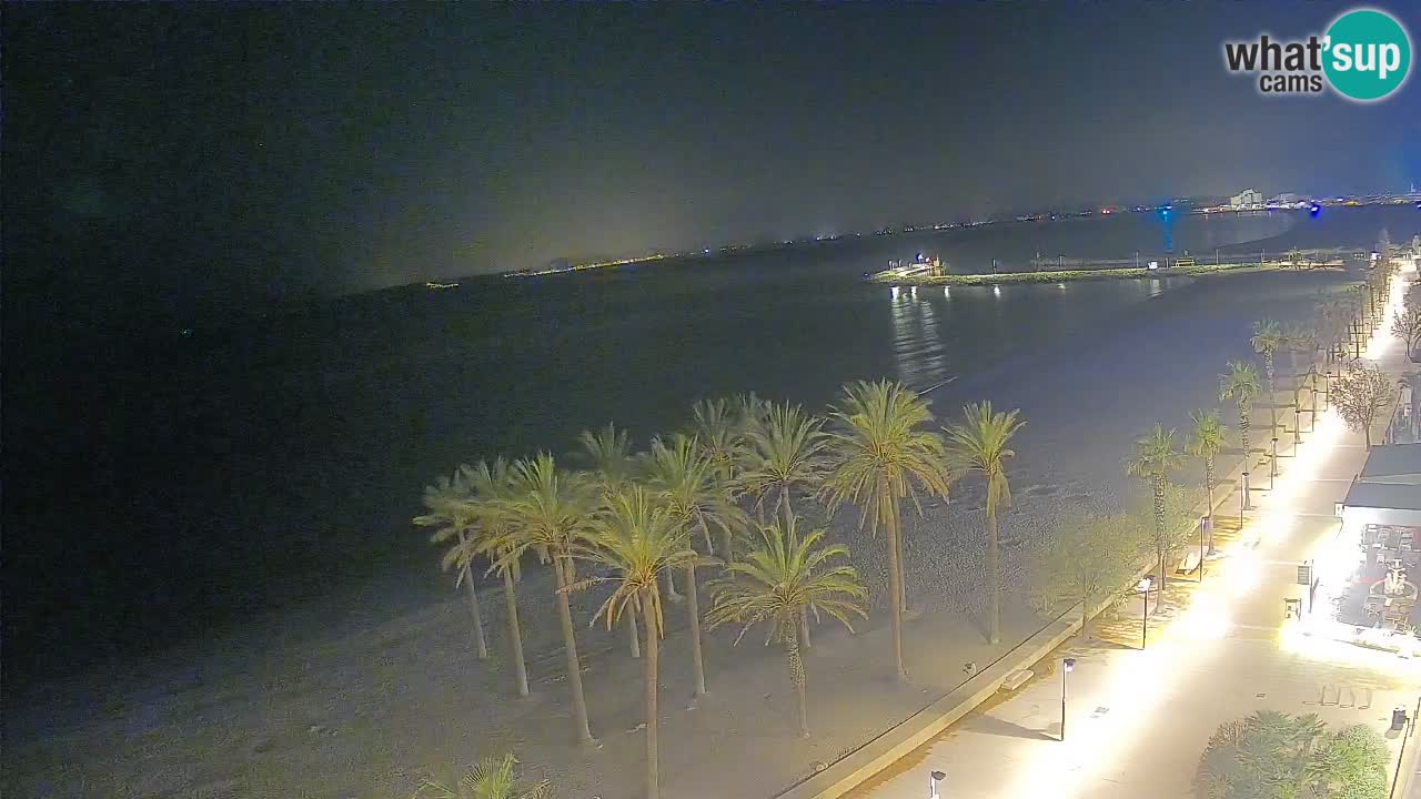 Kamera v Živo Roses plaža – pogled s hotela Montecarlo