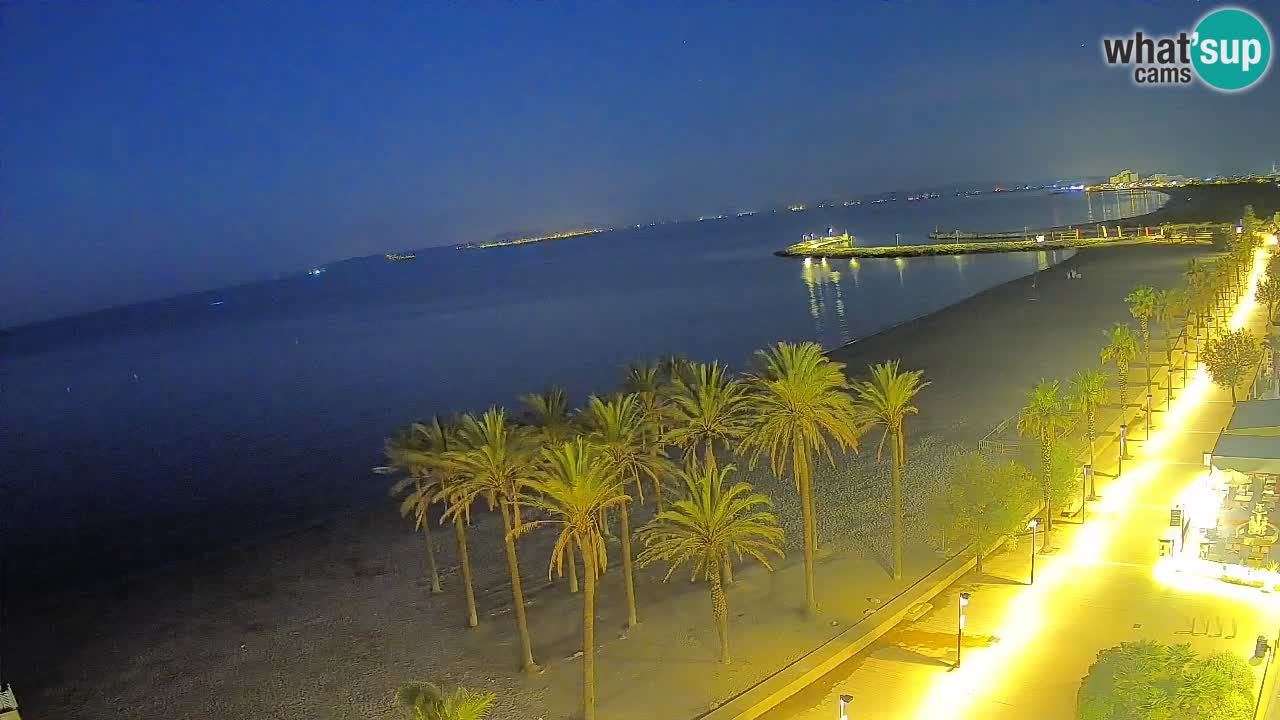 Kamera v Živo Roses plaža – pogled s hotela Montecarlo