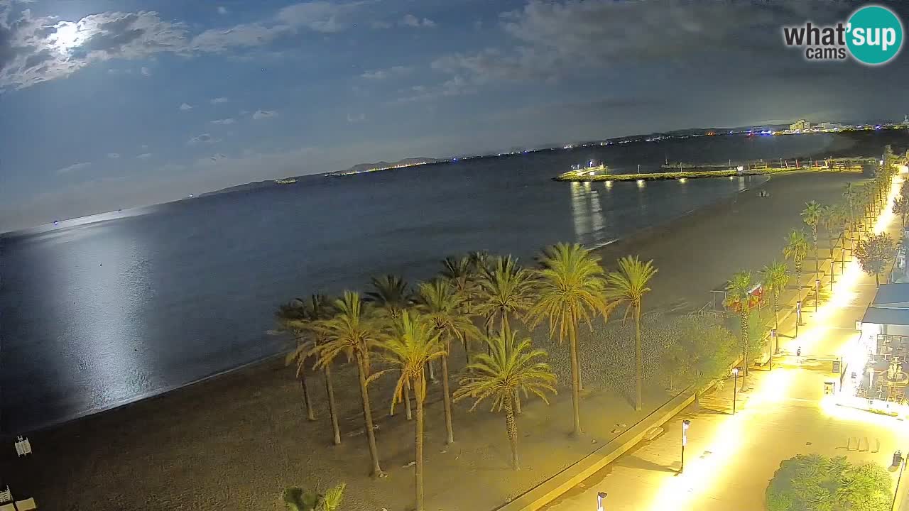 Kamera v Živo Roses plaža – pogled s hotela Montecarlo