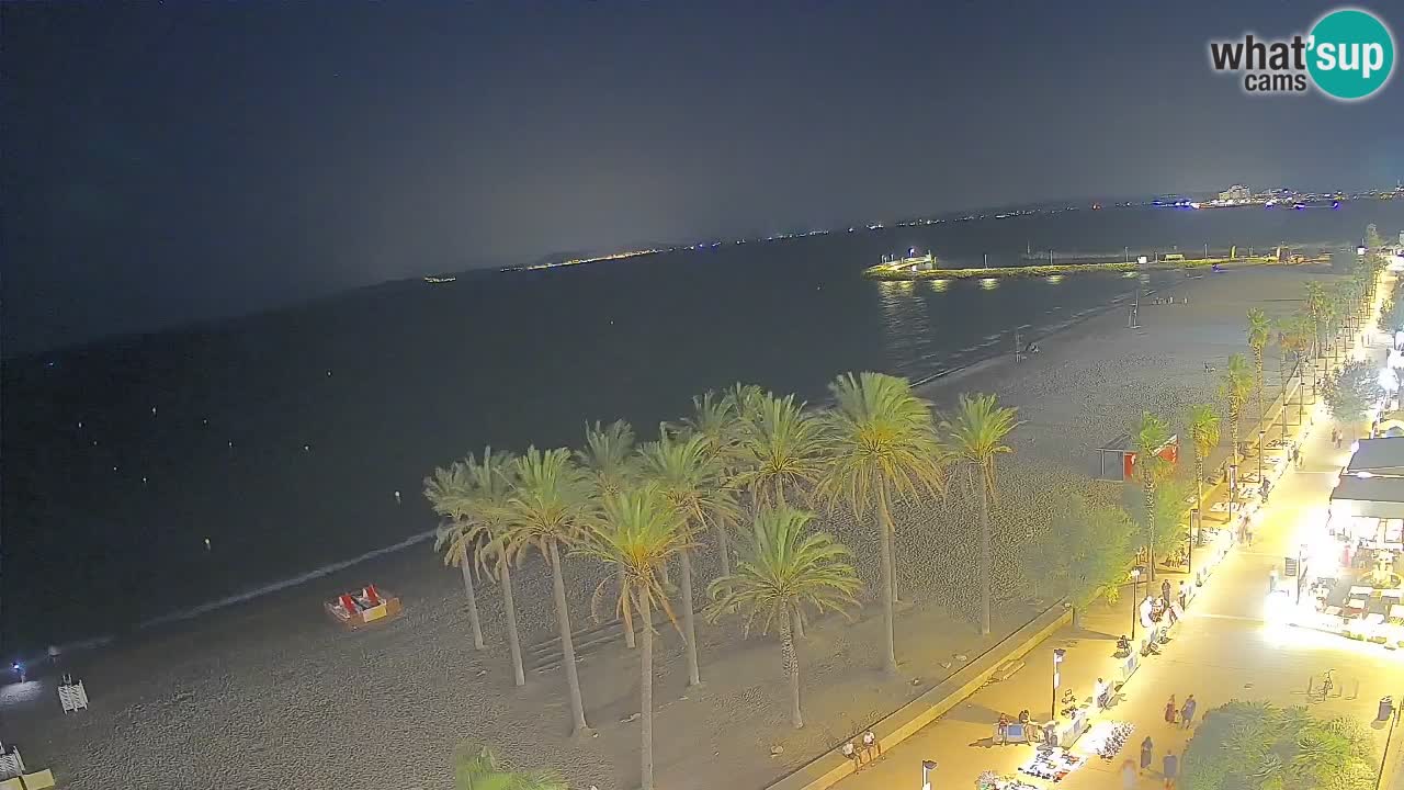 Kamera v Živo Roses plaža – pogled s hotela Montecarlo