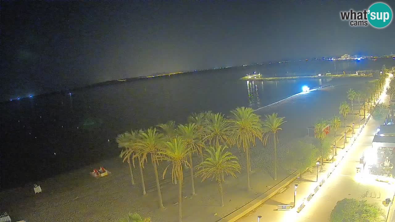 Kamera v Živo Roses plaža – pogled s hotela Montecarlo