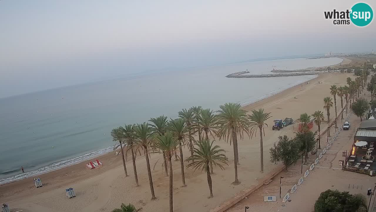 Kamera v Živo Roses plaža – pogled s hotela Montecarlo