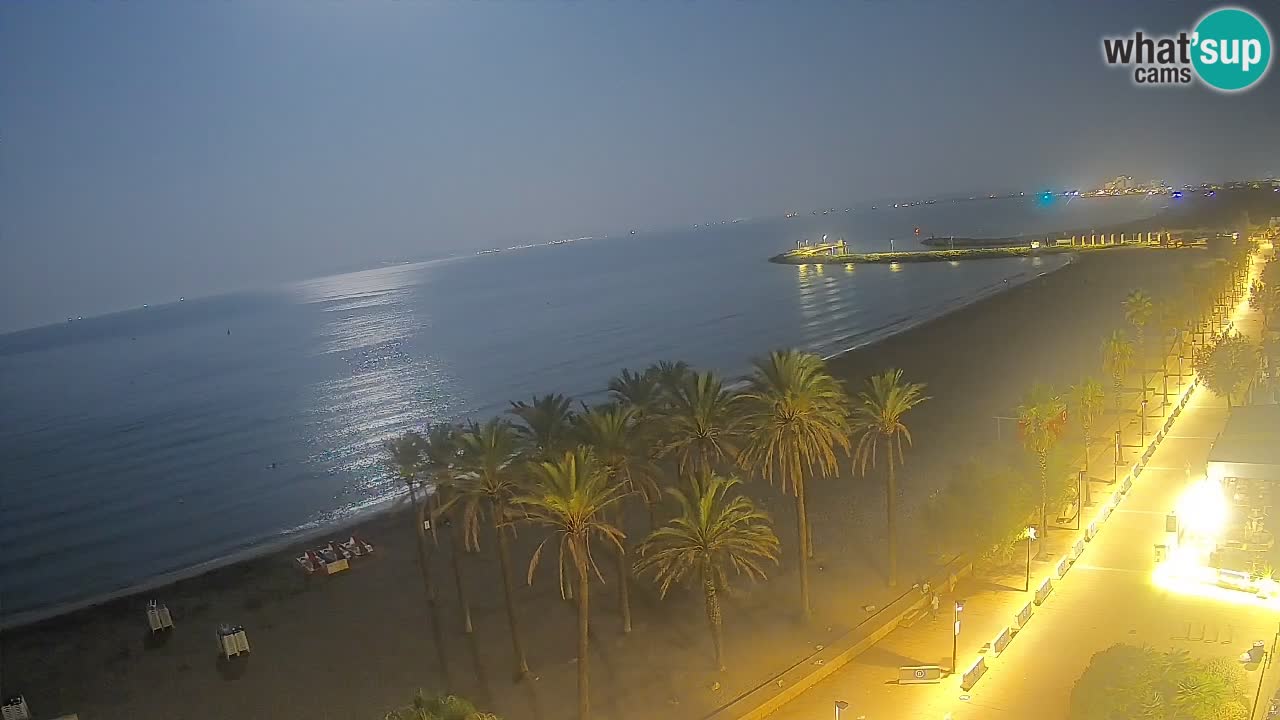 Kamera v Živo Roses plaža – pogled s hotela Montecarlo