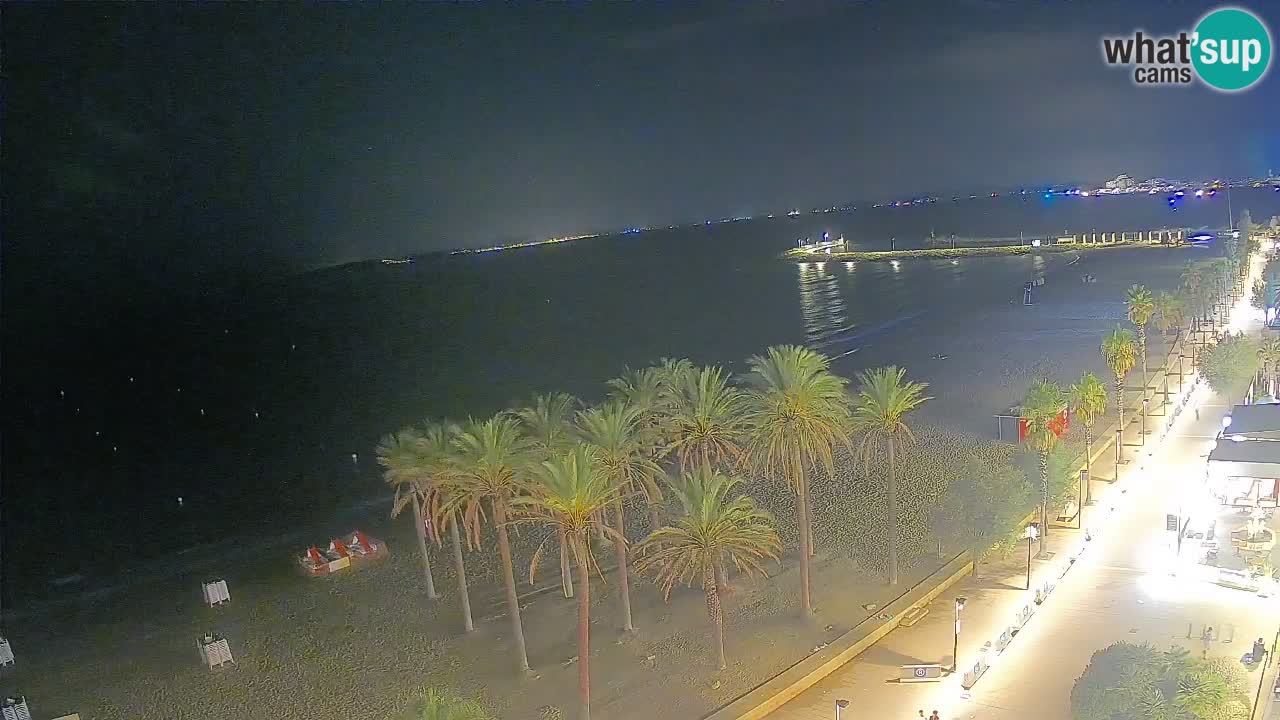 Kamera v Živo Roses plaža – pogled s hotela Montecarlo
