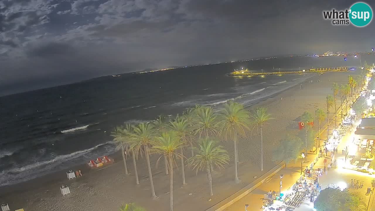 Kamera v Živo Roses plaža – pogled s hotela Montecarlo