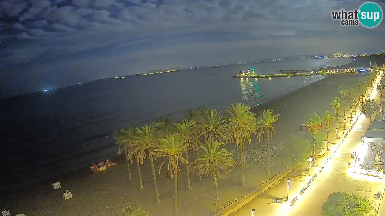 Kamera v Živo Roses plaža – pogled s hotela Montecarlo