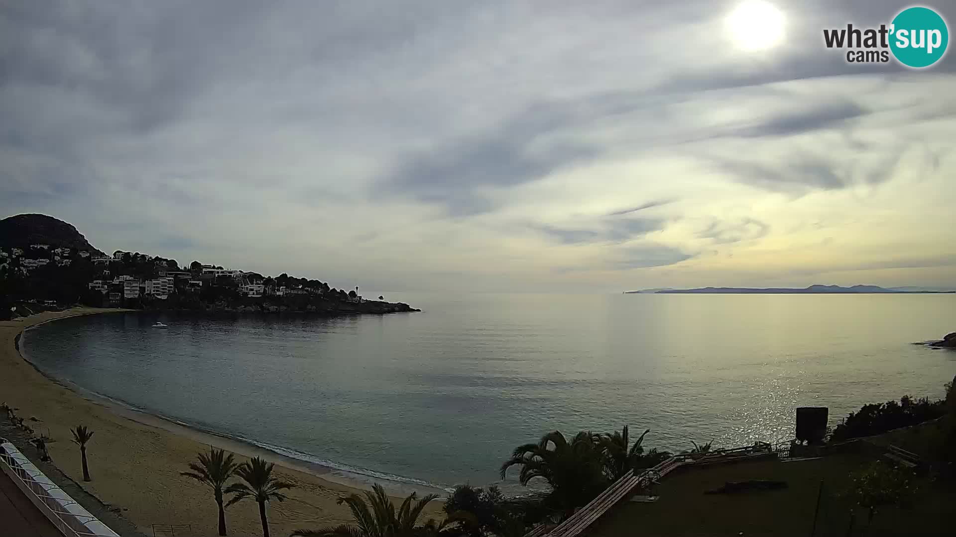 Platja de l’Almadrava beach Live Webcam Roses – Costa Brava – Spain