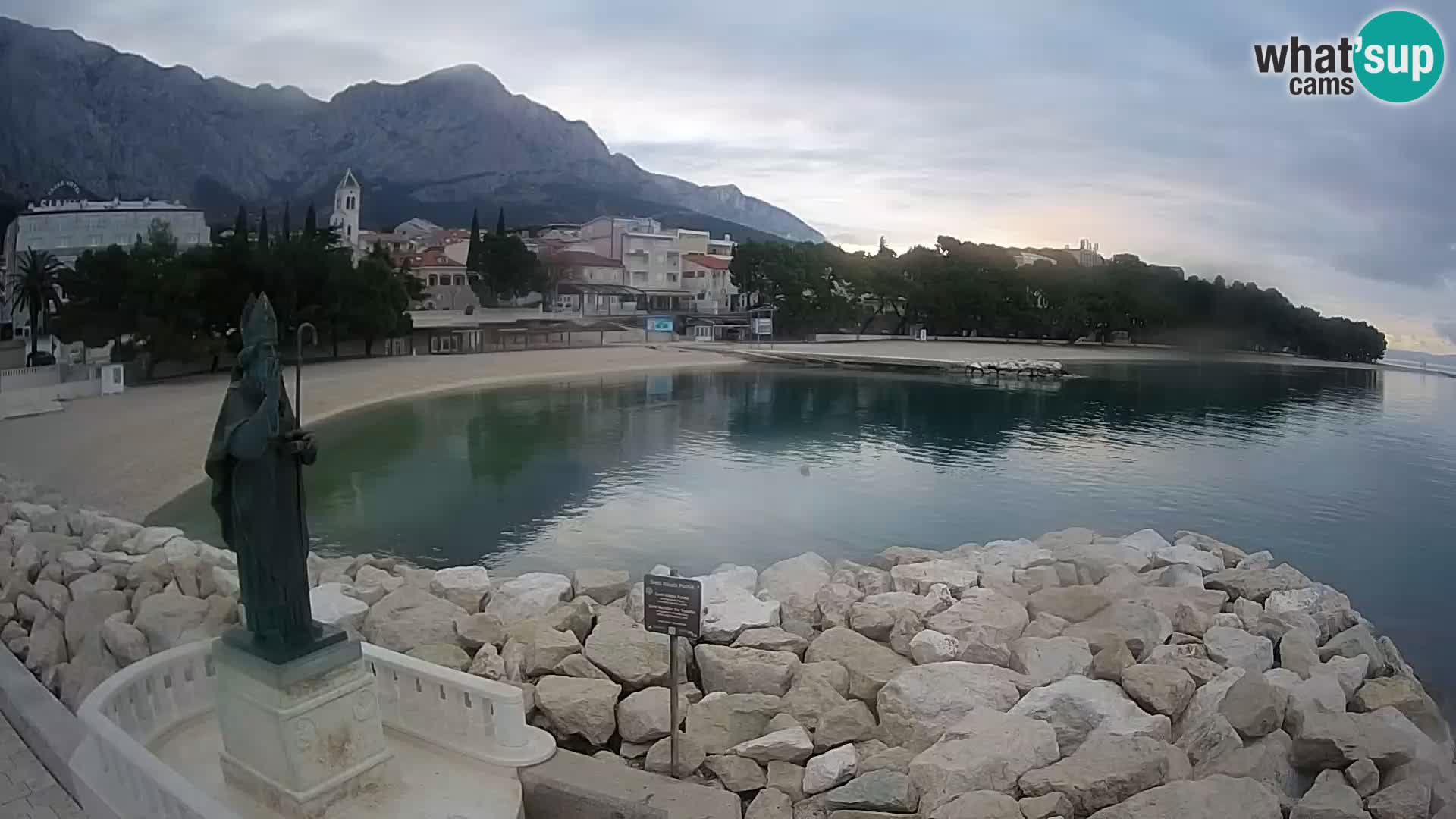 Spletna kamera Baška Voda – Sv. Nikola in plaža