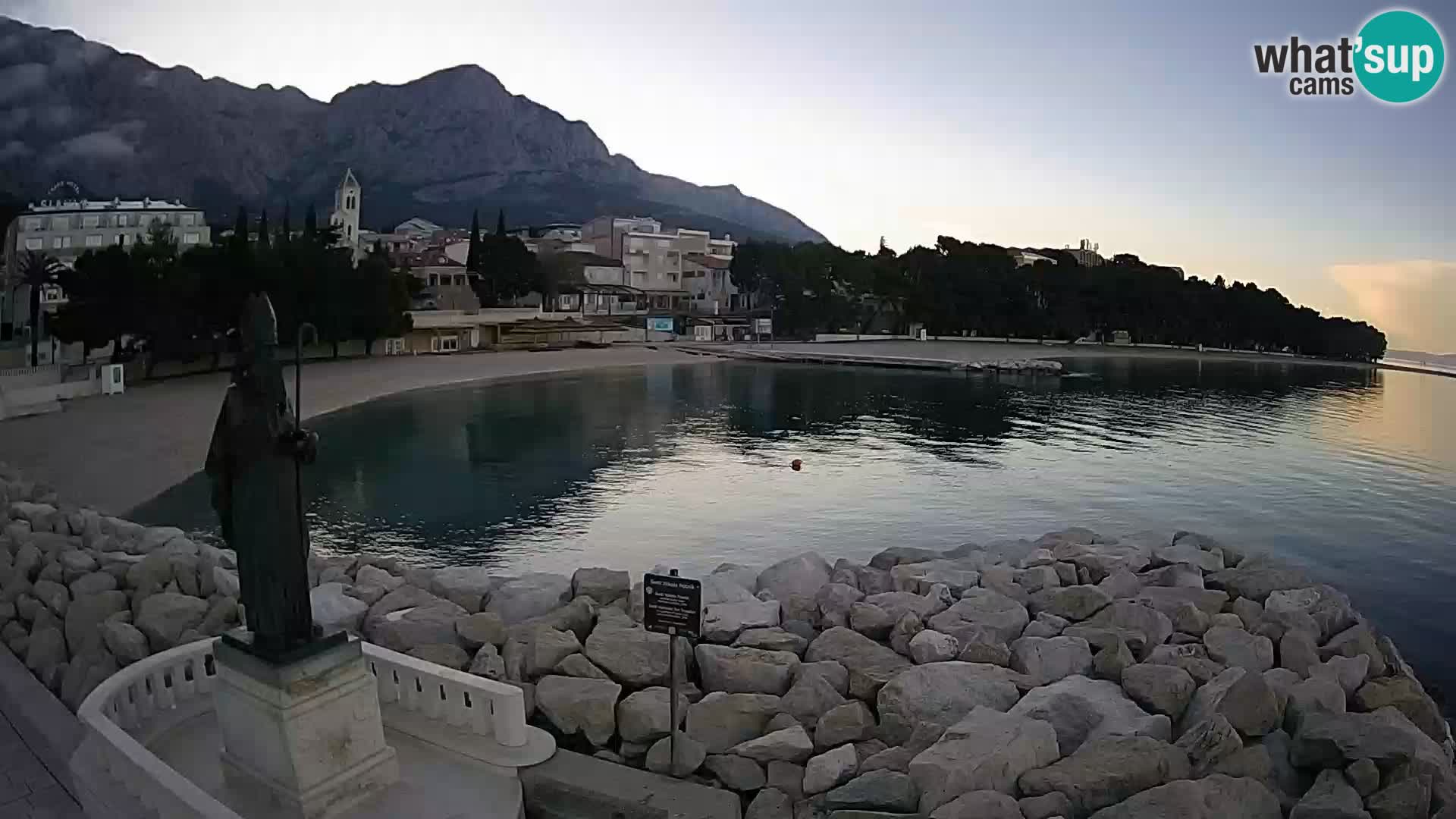 Spletna kamera Baška Voda – Sv. Nikola in plaža