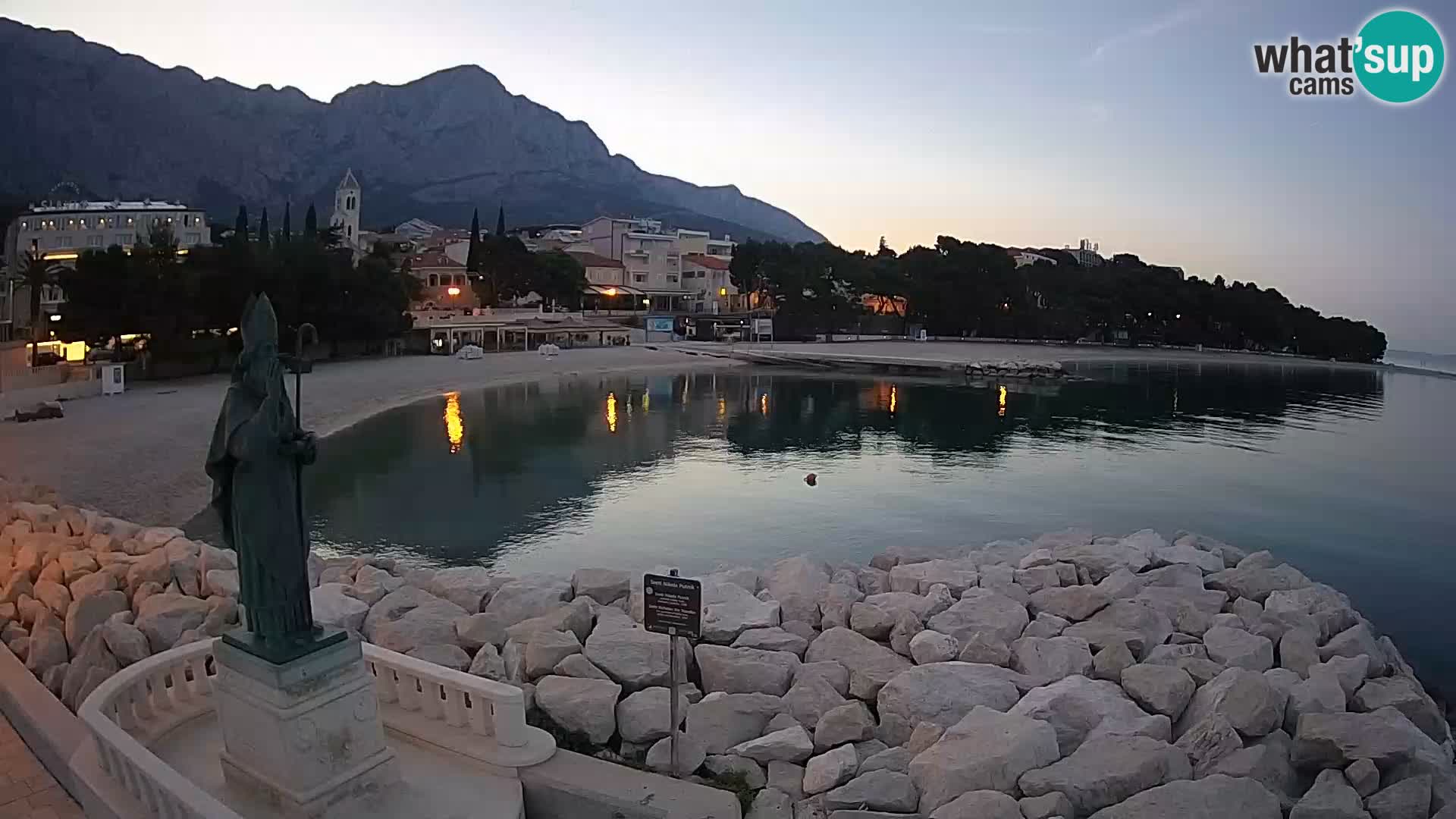 Spletna kamera Baška Voda – Sv. Nikola in plaža