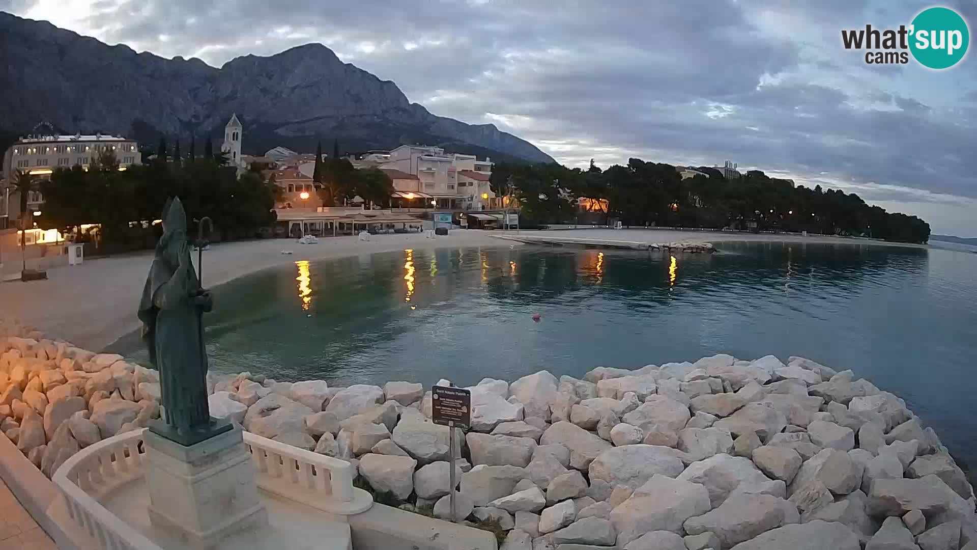 Spletna kamera Baška Voda – Sv. Nikola in plaža