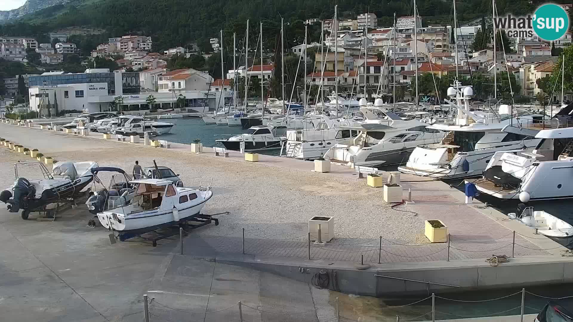 Webcam Basca Voda –  Vista desde el puerto deportivo de la ciudad y la montaña Biokovo