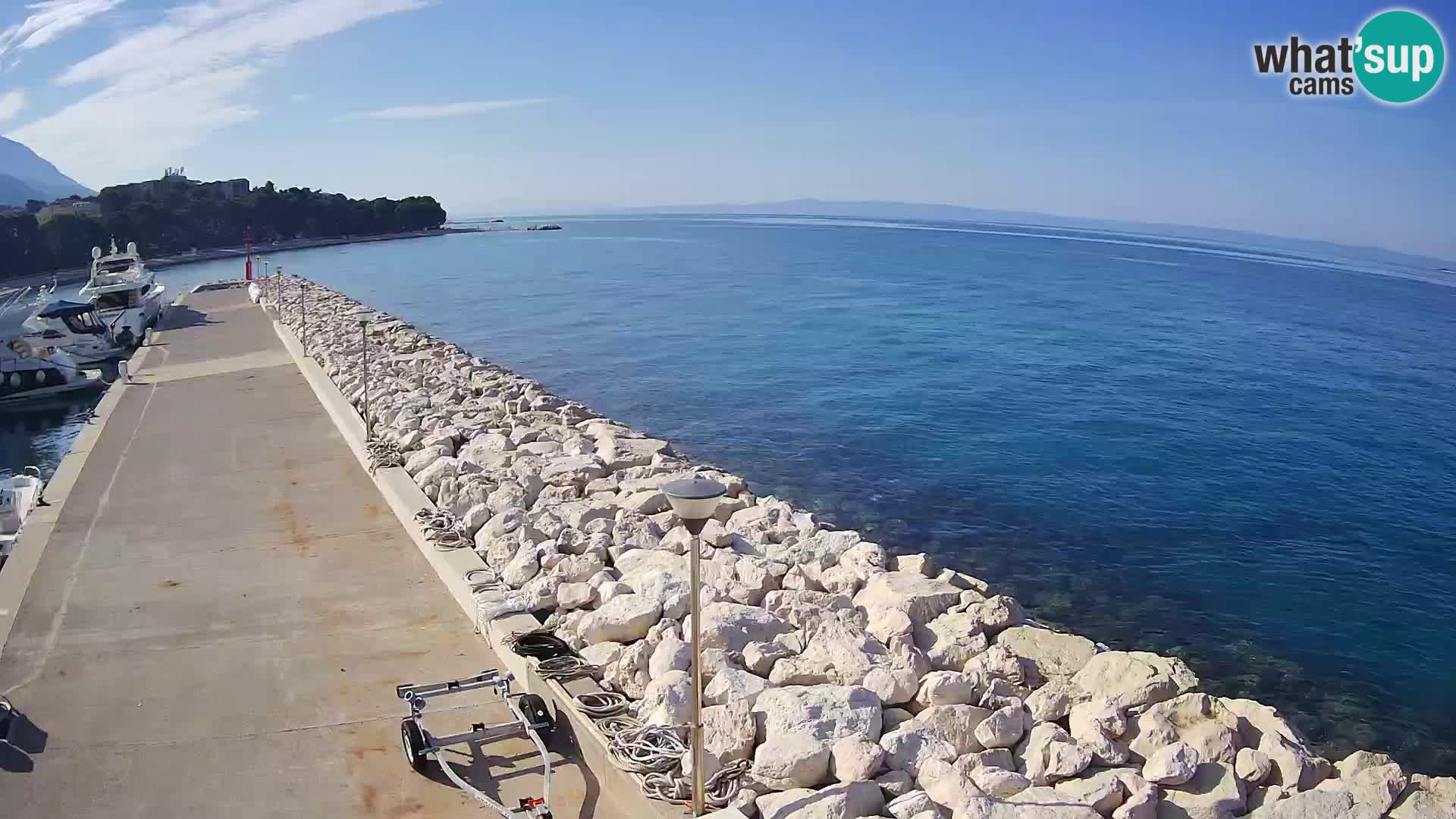 Spletna kamera – Baška Voda, pogled na mesto in goro Biokovo