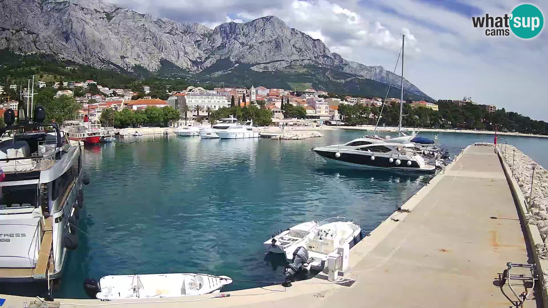 Webcam Basca Voda –  Vista desde el puerto deportivo de la ciudad y la montaña Biokovo
