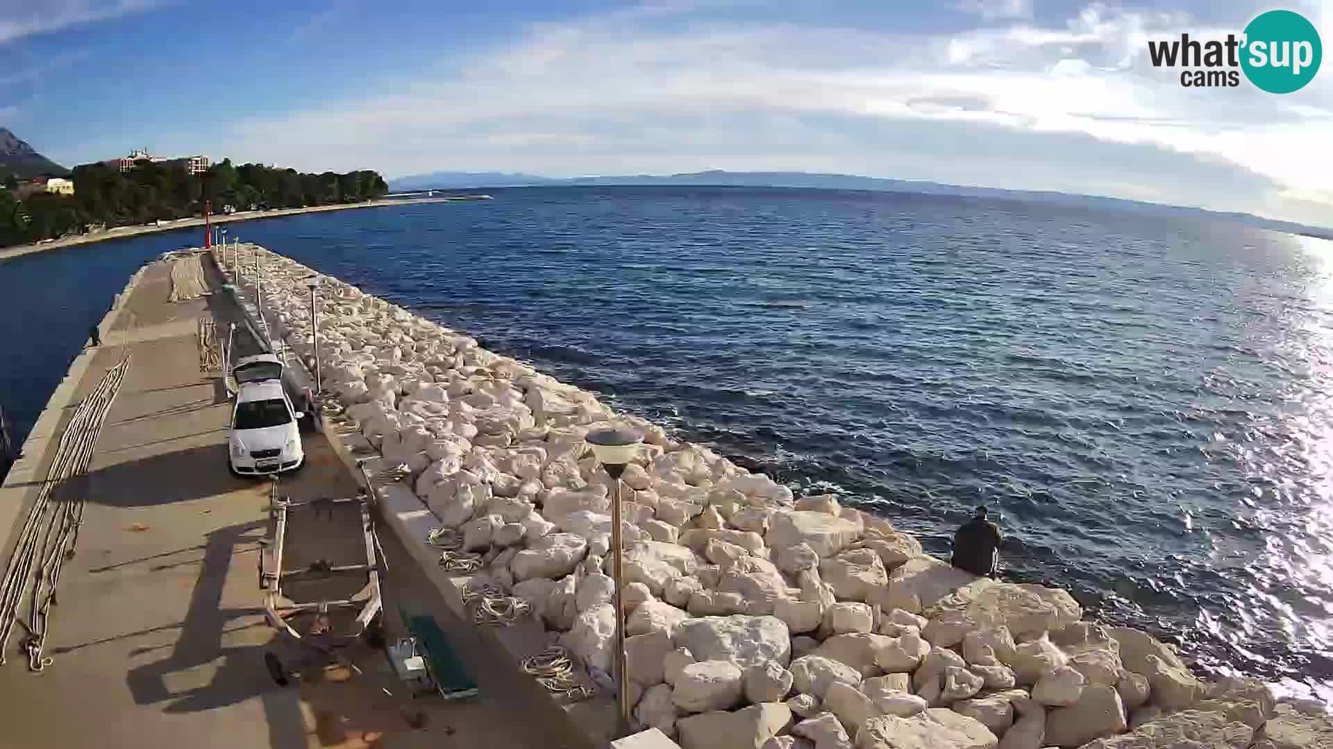 Webcam Basca Voda –  Vista desde el puerto deportivo de la ciudad y la montaña Biokovo