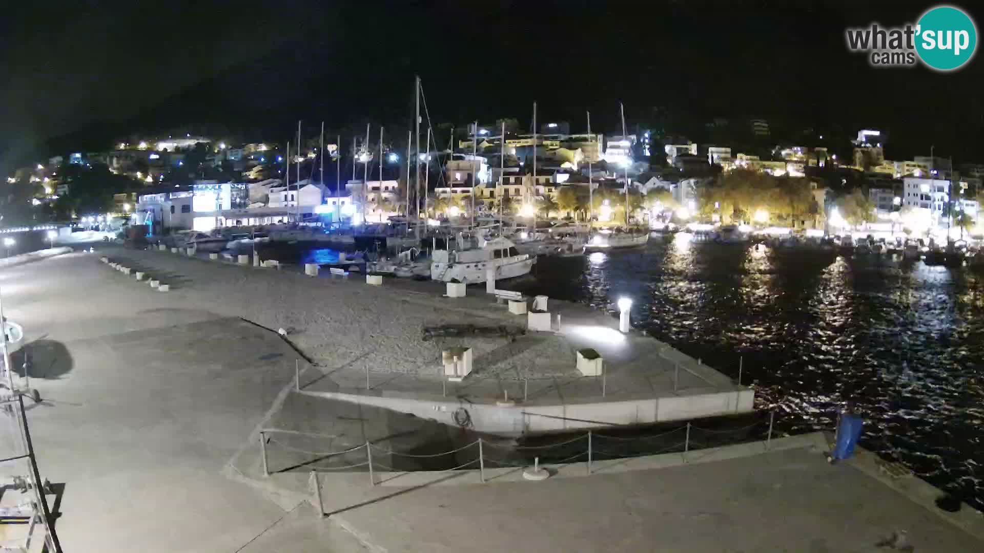 Webcam Basca Voda –  Vista desde el puerto deportivo de la ciudad y la montaña Biokovo