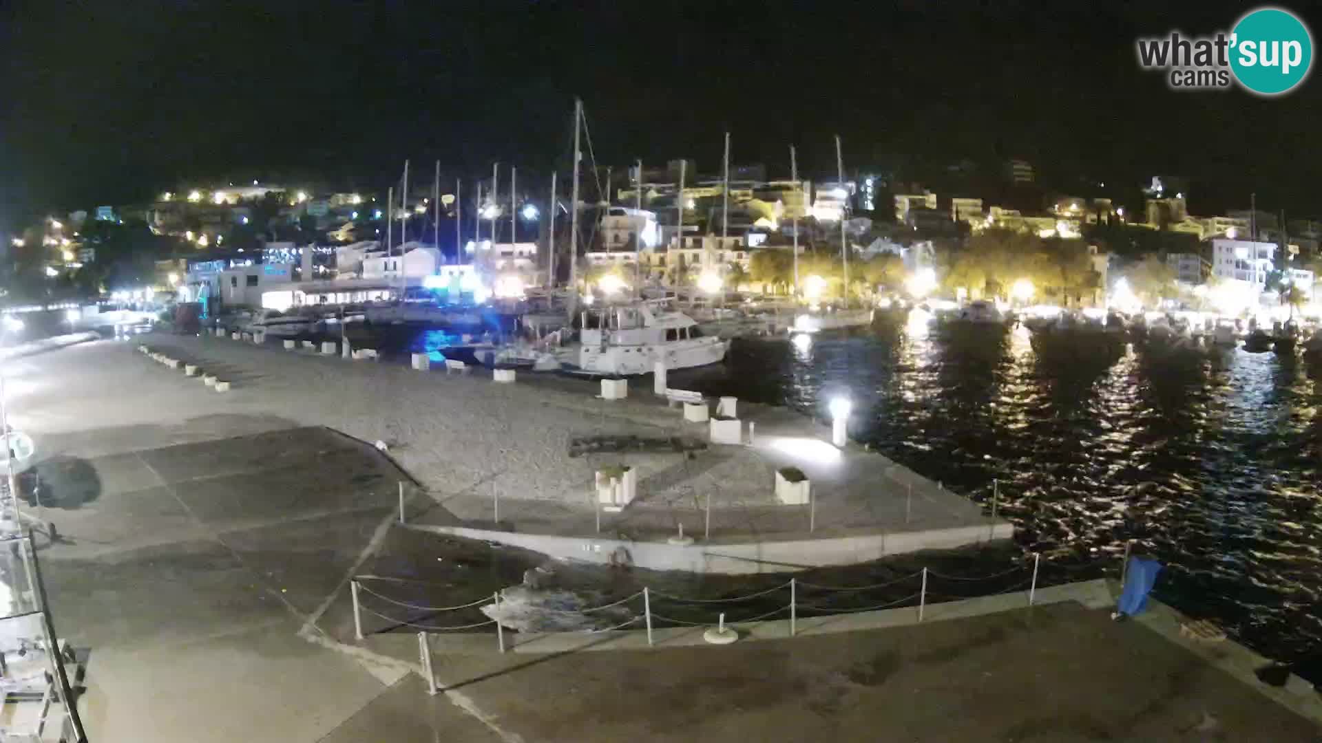 Webcam Basca Voda –  Vista desde el puerto deportivo de la ciudad y la montaña Biokovo