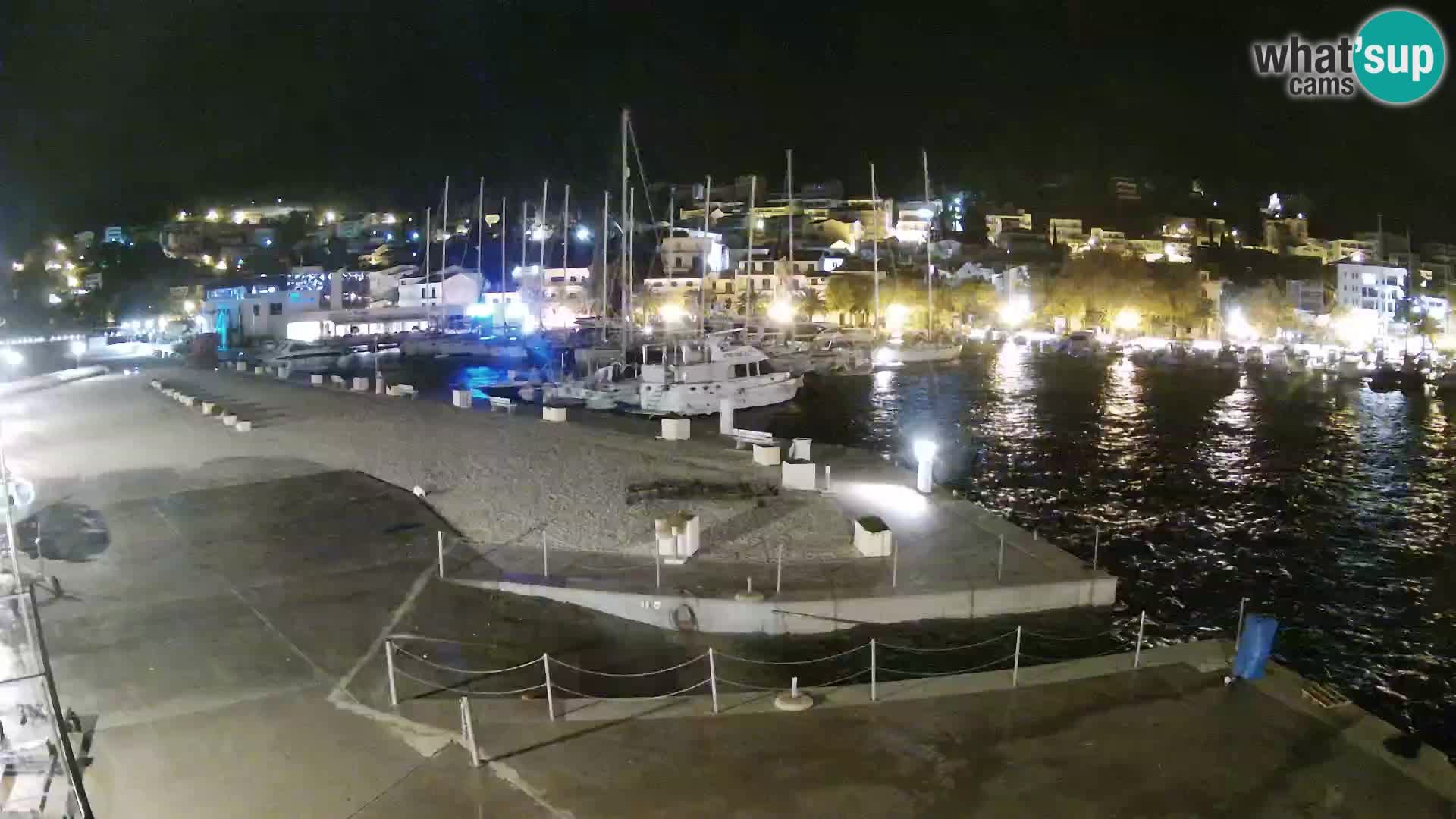 Webcam Basca Voda –  Vista desde el puerto deportivo de la ciudad y la montaña Biokovo