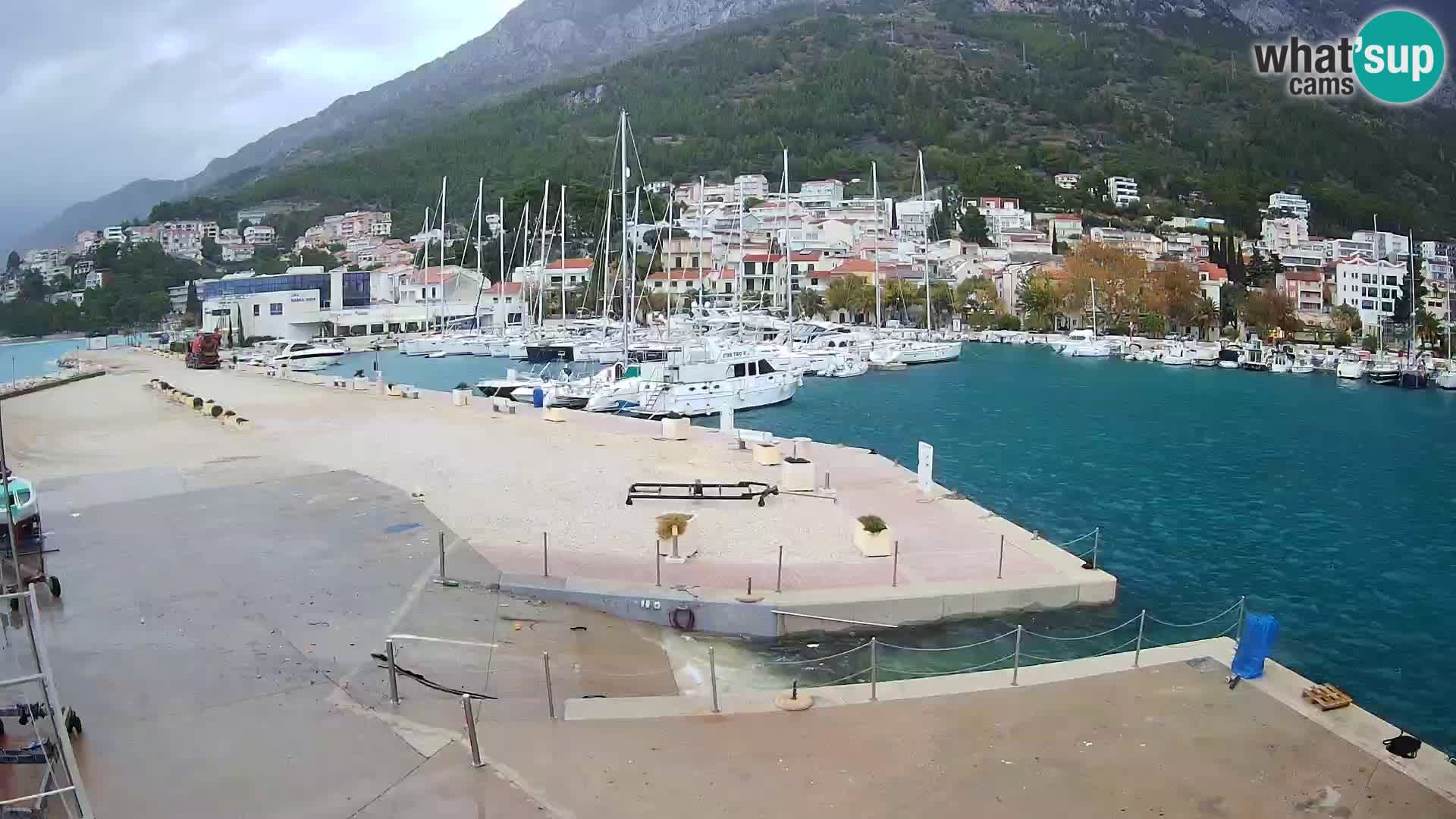 Webcam Basca Voda –  Vista desde el puerto deportivo de la ciudad y la montaña Biokovo