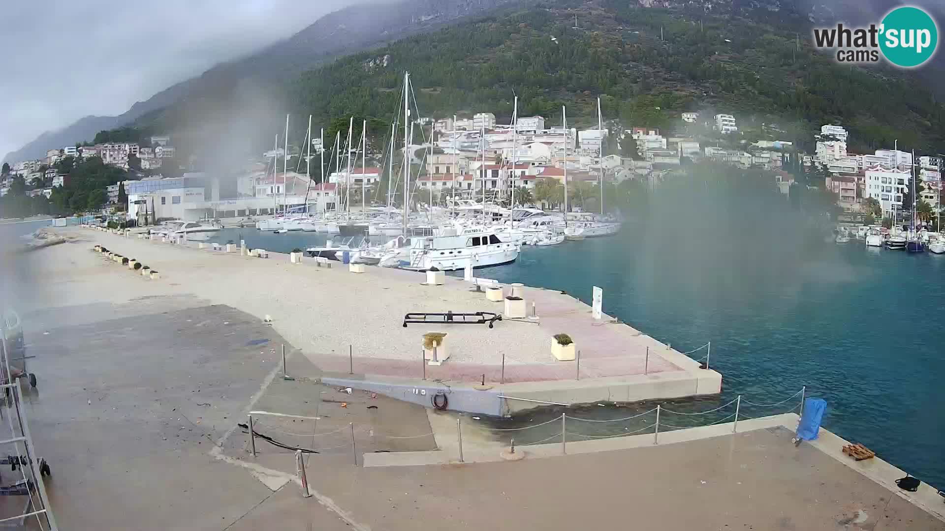 Webcam Basca Voda –  Vista desde el puerto deportivo de la ciudad y la montaña Biokovo