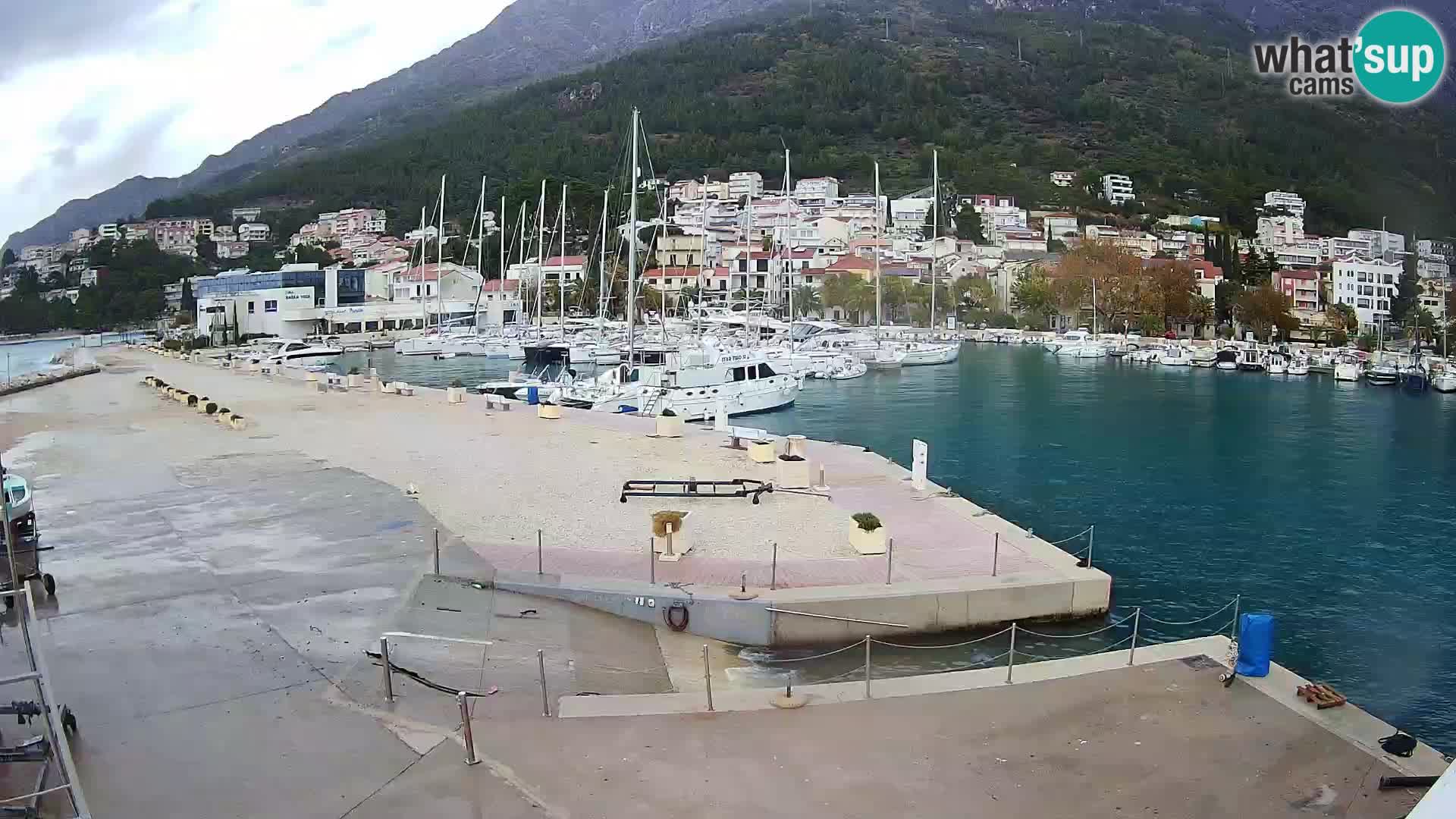 Webcam Basca Voda –  Vista desde el puerto deportivo de la ciudad y la montaña Biokovo