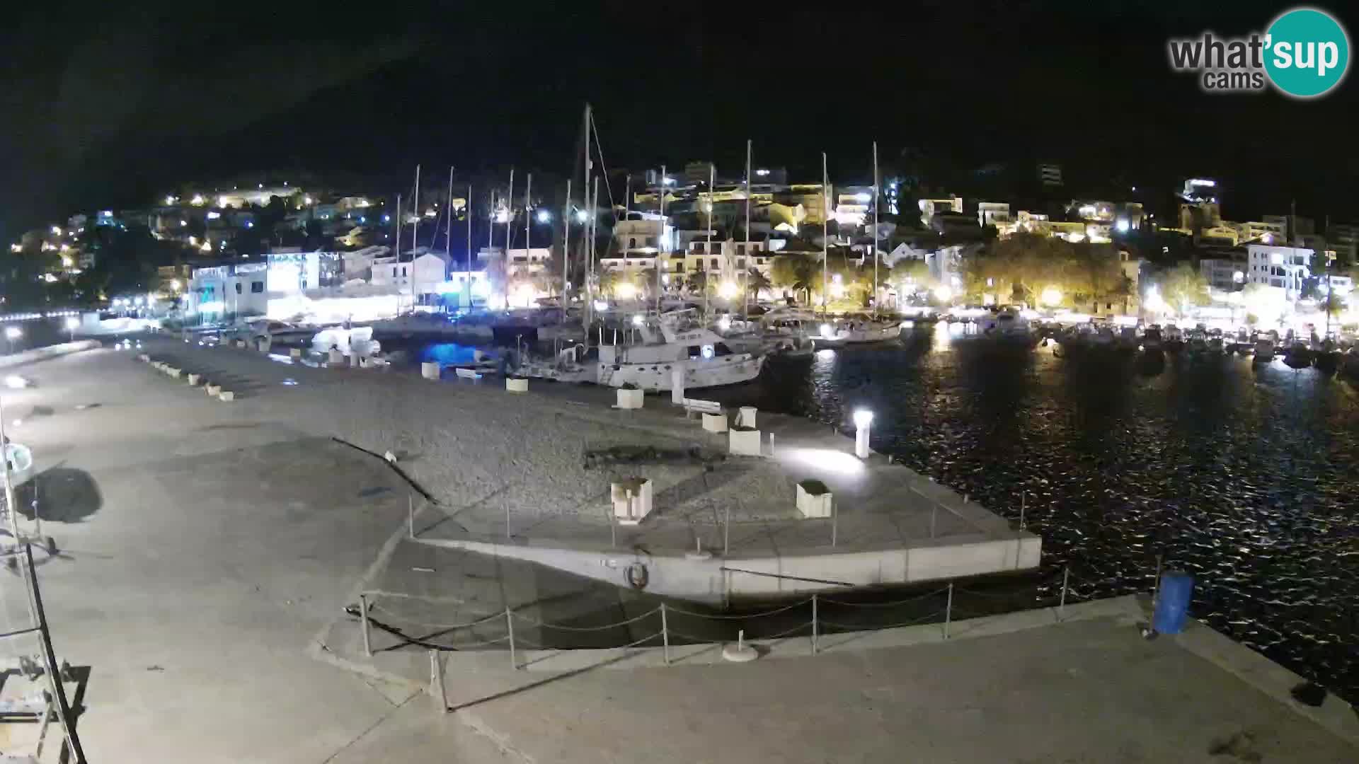 Webcam Basca Voda –  Vista desde el puerto deportivo de la ciudad y la montaña Biokovo