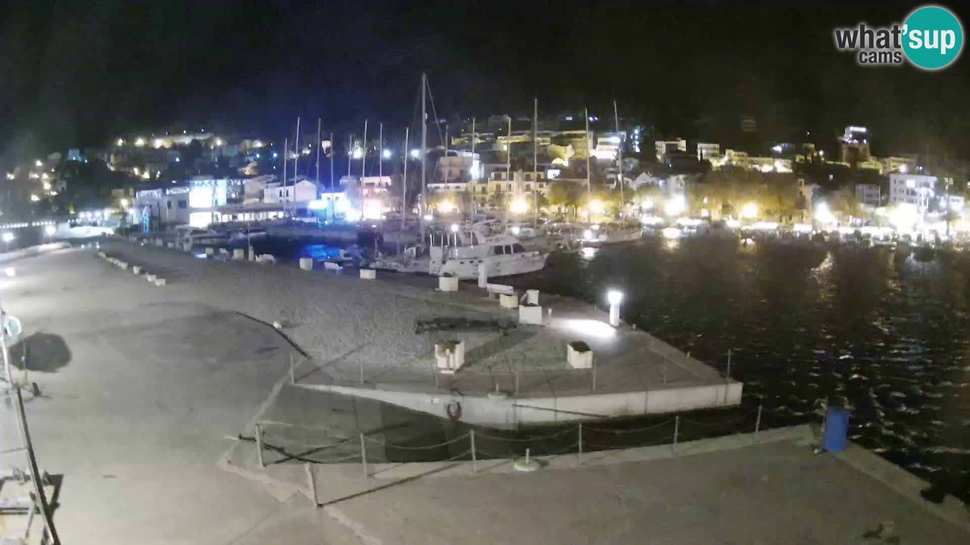 Webcam Basca Voda –  Vista desde el puerto deportivo de la ciudad y la montaña Biokovo