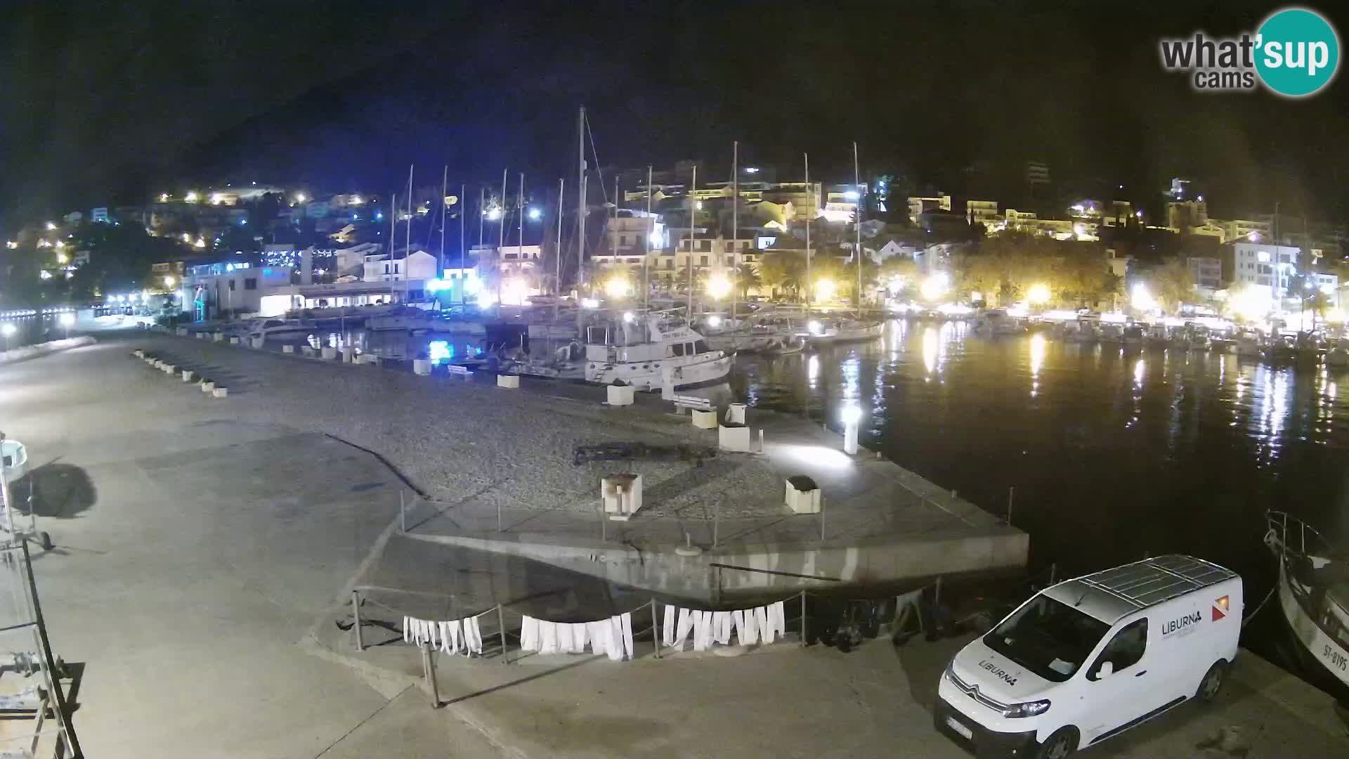 Webcam Basca Voda –  Vista desde el puerto deportivo de la ciudad y la montaña Biokovo