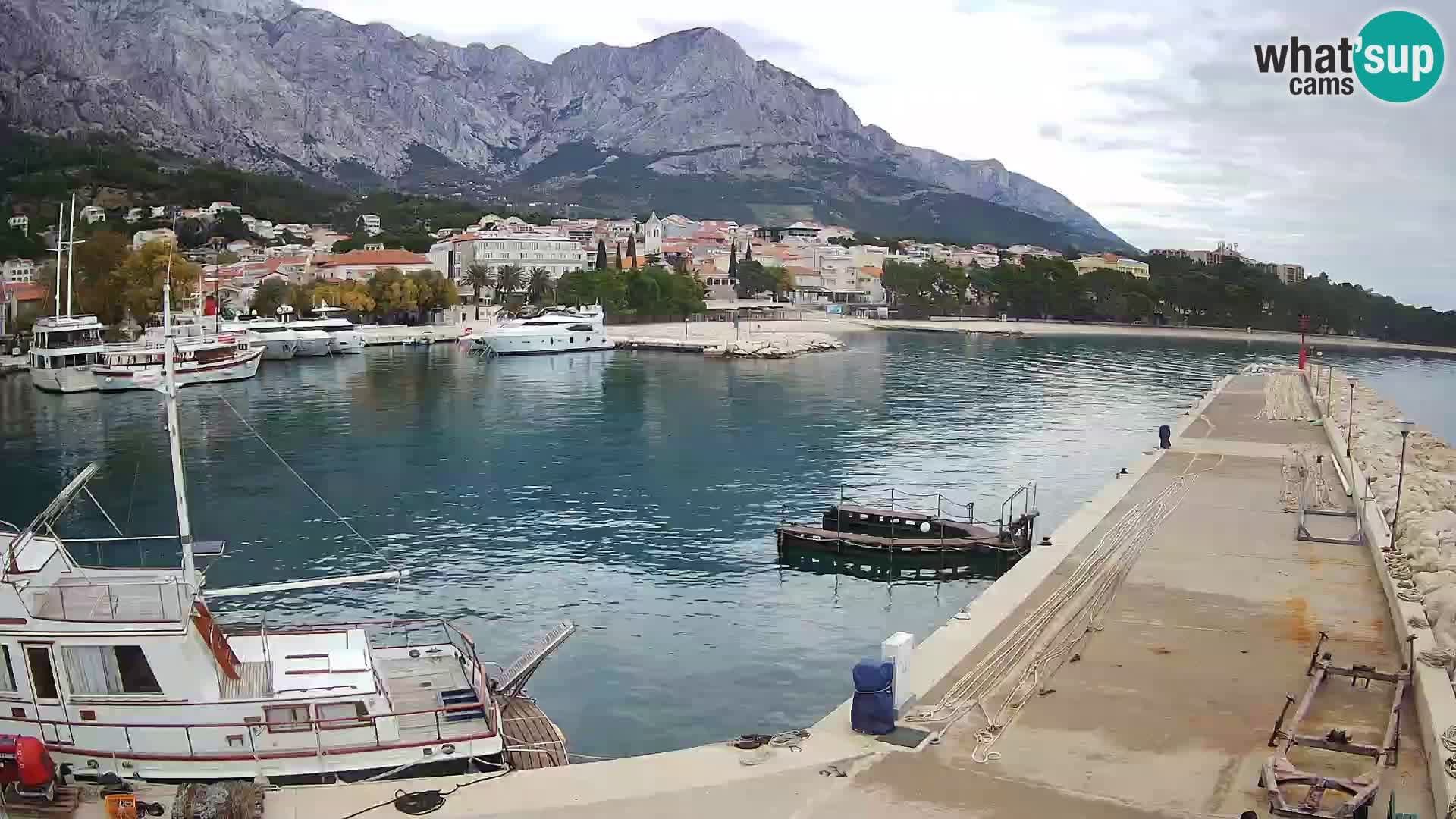 Webcam Basca Voda –  Vista desde el puerto deportivo de la ciudad y la montaña Biokovo