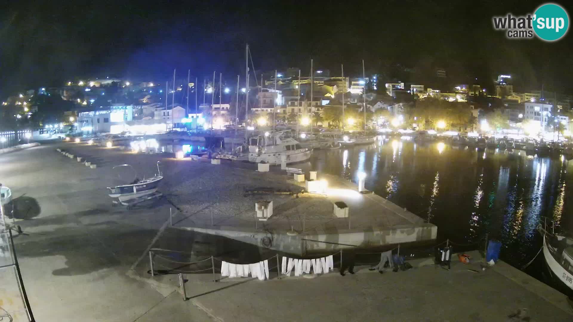 Webcam Basca Voda –  Vista desde el puerto deportivo de la ciudad y la montaña Biokovo