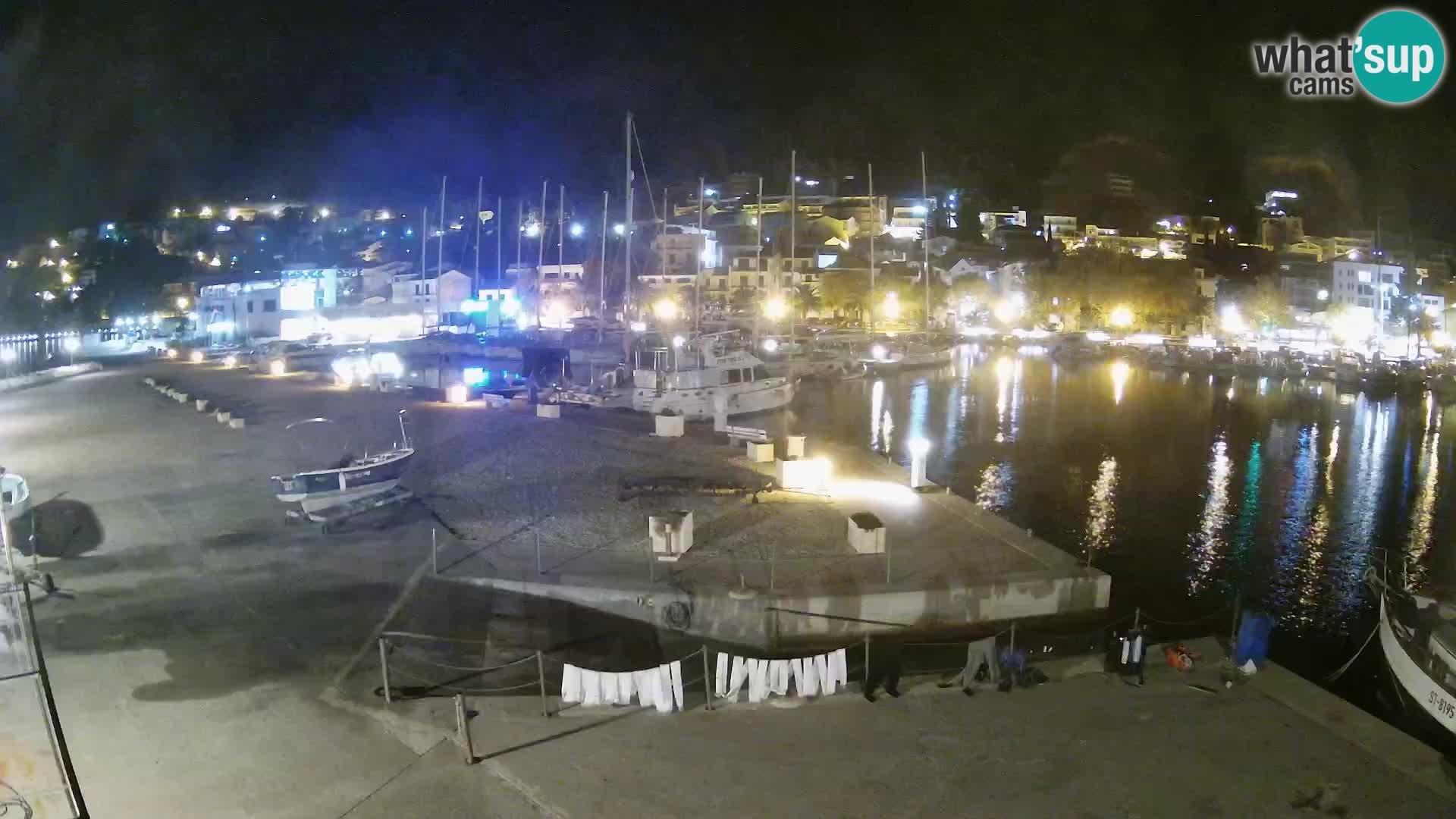 Webcam Basca Voda –  Vista desde el puerto deportivo de la ciudad y la montaña Biokovo