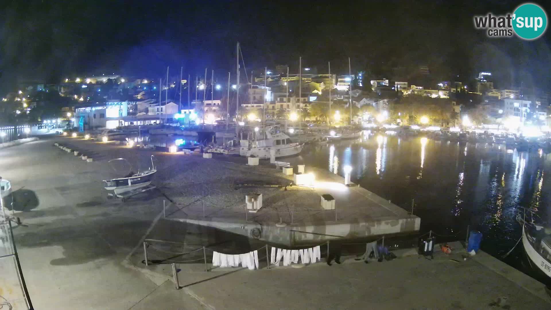 Webcam Basca Voda –  Vista desde el puerto deportivo de la ciudad y la montaña Biokovo