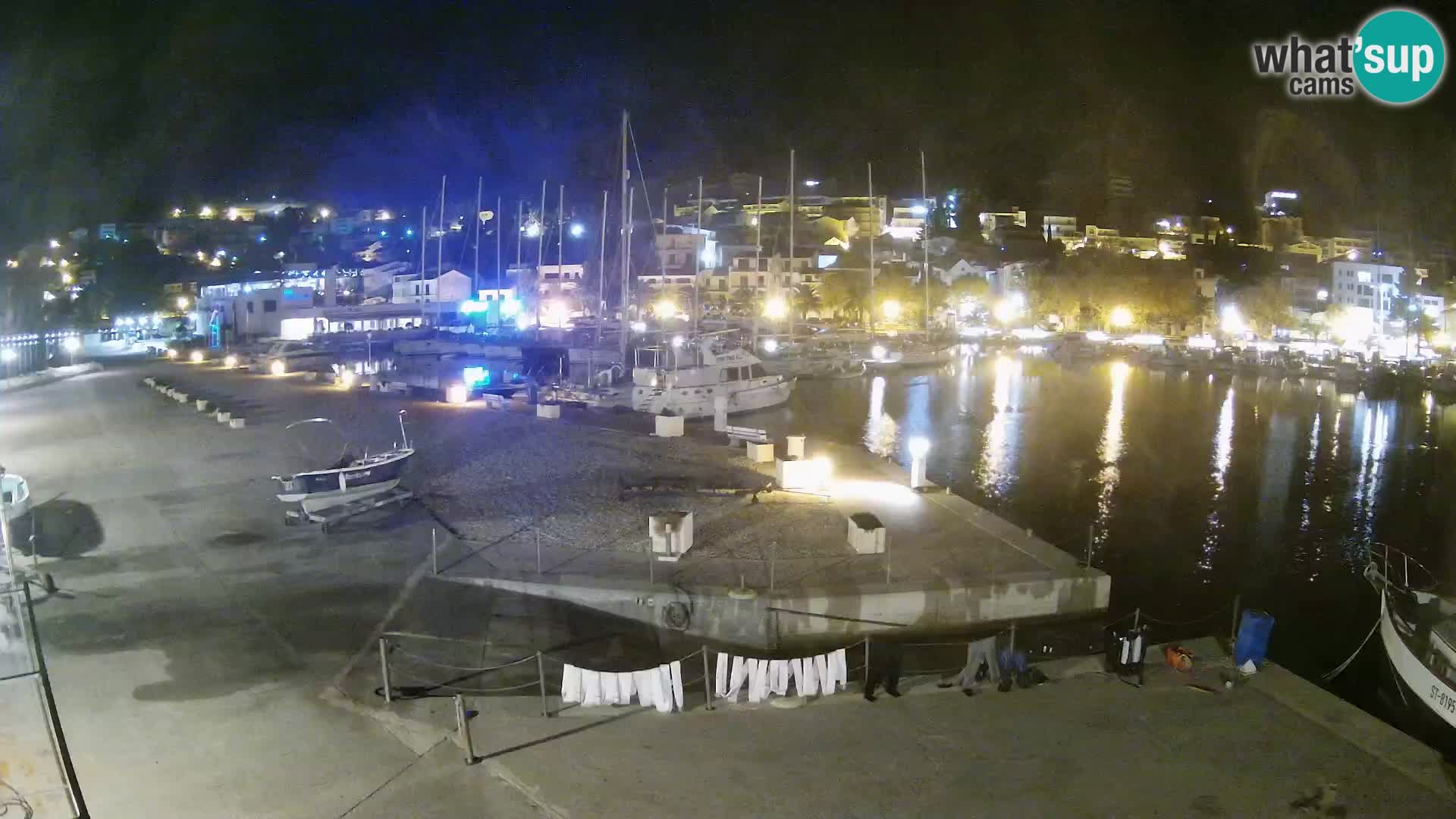 Webcam Basca Voda –  Vista desde el puerto deportivo de la ciudad y la montaña Biokovo