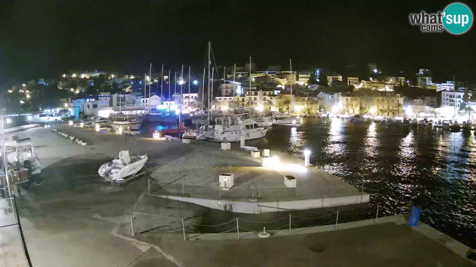 Webcam Basca Voda –  Vista desde el puerto deportivo de la ciudad y la montaña Biokovo