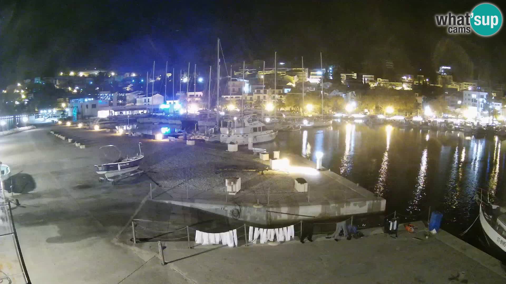 Webcam Basca Voda –  Vista desde el puerto deportivo de la ciudad y la montaña Biokovo