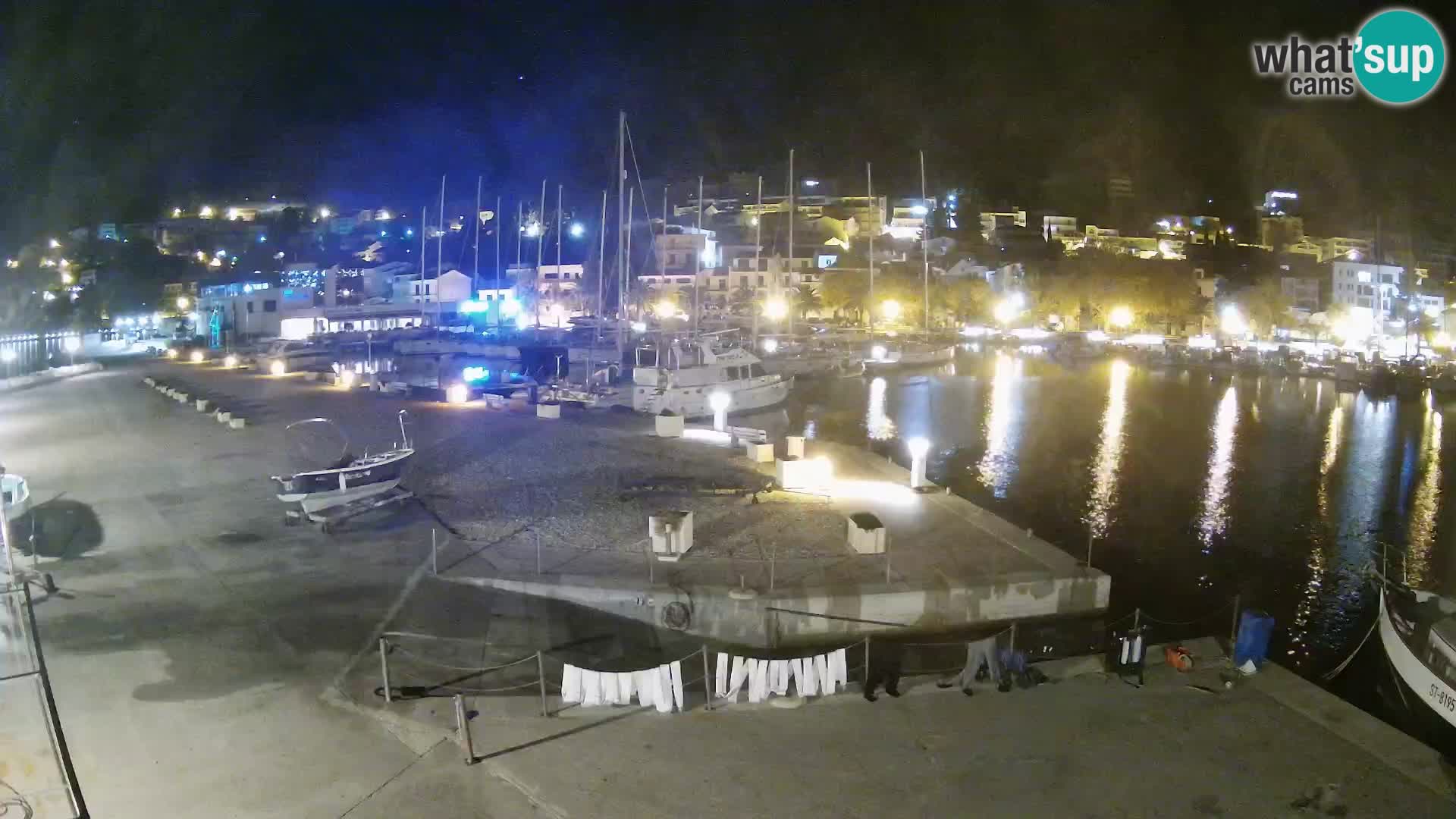 Webcam Basca Voda –  Vista desde el puerto deportivo de la ciudad y la montaña Biokovo